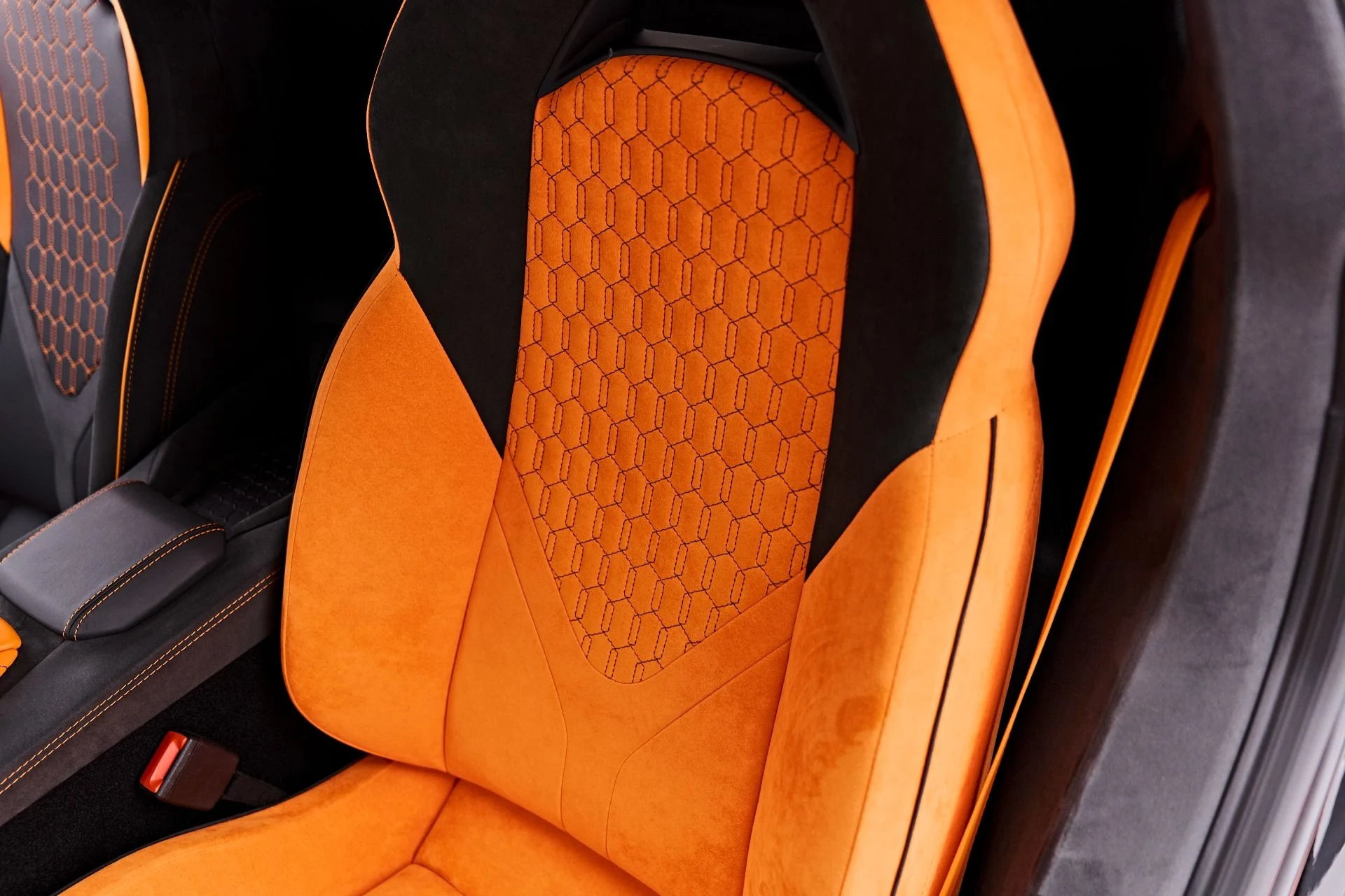 mph065_3473339026_Used_2025_Lamborghini_Revuelto_Base_1786151856_9a4c4a06b9