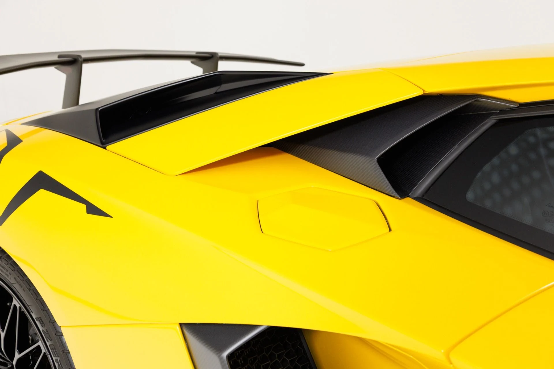 mph065_3507132180_Used_2016_Lamborghini_Aventador_LP_750_4_Superveloce_1785278593_43eaf79ed1