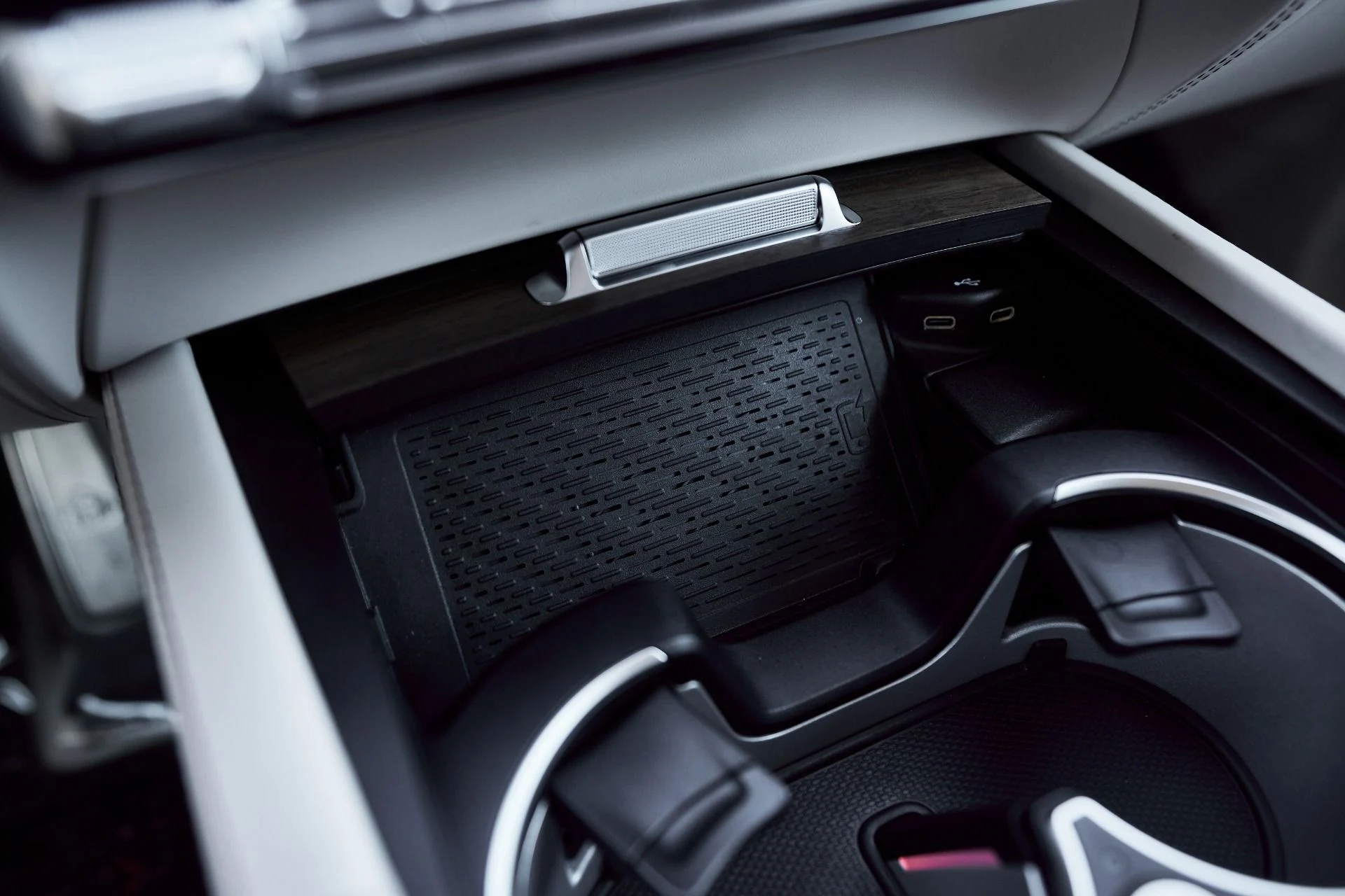 mph065_3535477619_Used_2024_Mercedes_Benz_GLS_Maybach_GLS_600_1762306429_5678467859