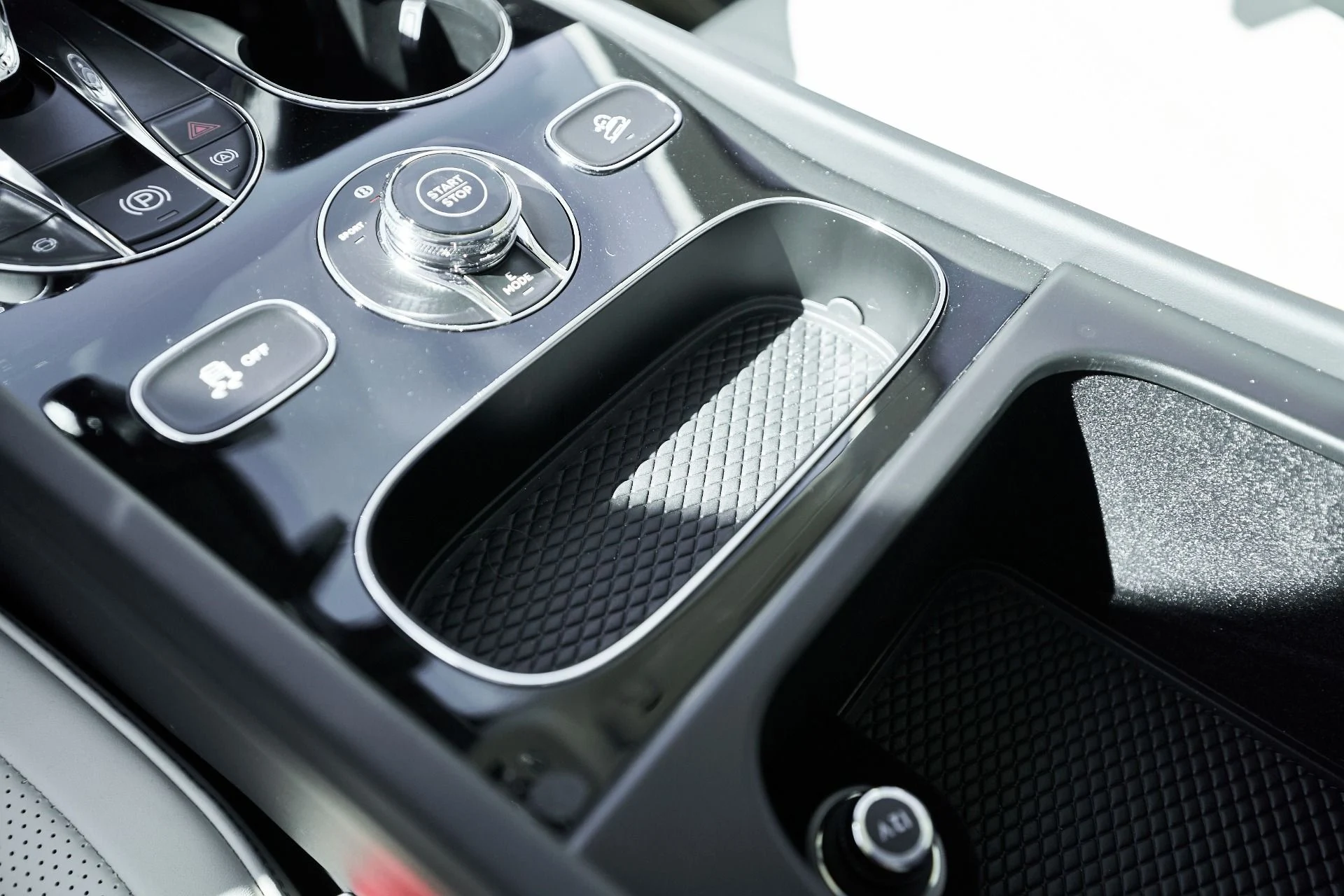 mph065_3587467980_Used_2024_Bentley_Bentayga_Hybrid_S_1759985924_5ccca8e30c