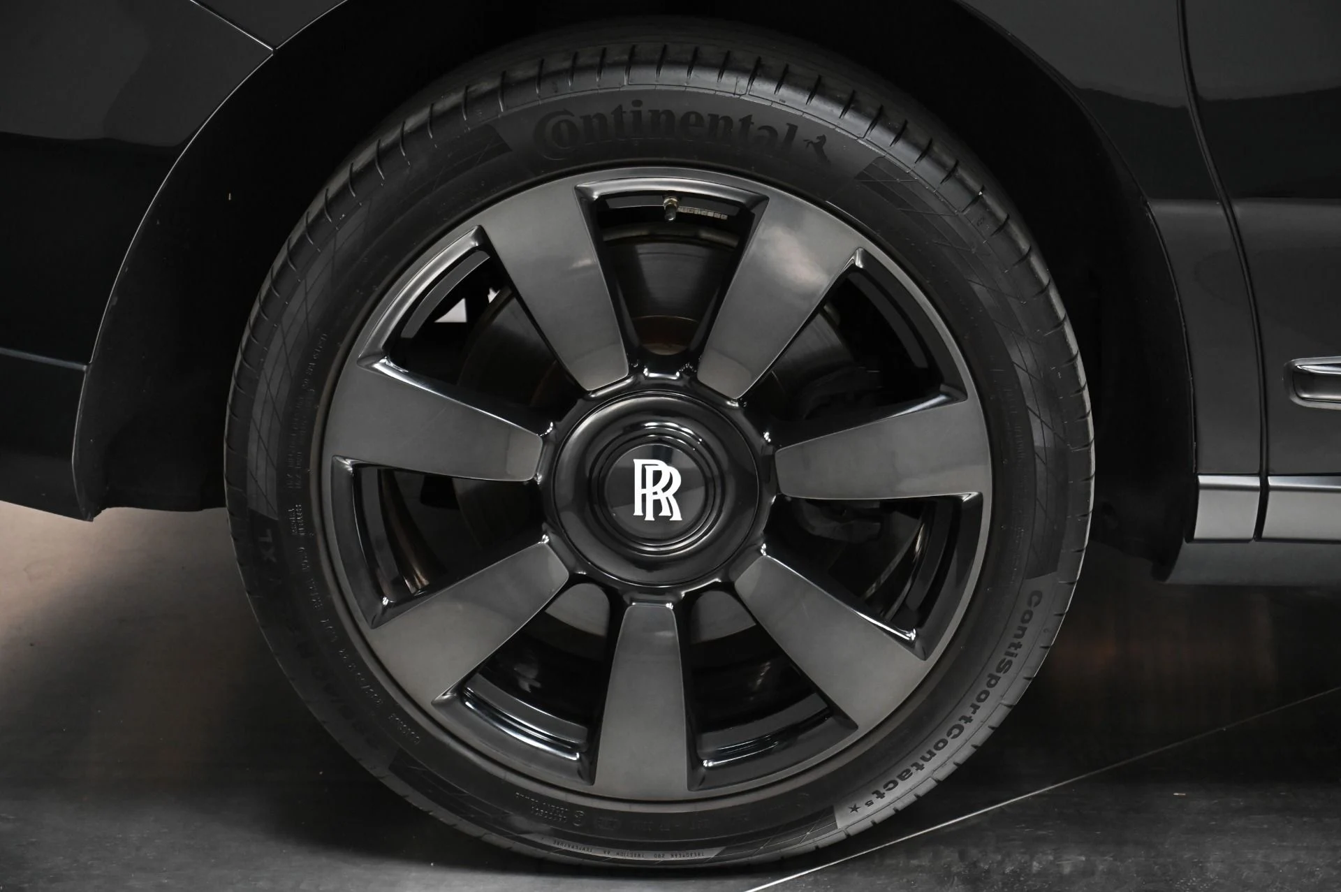 mph065_3596341366_Used_2019_Rolls_Royce_Cullinan_Base_1753916871_94af1435c5