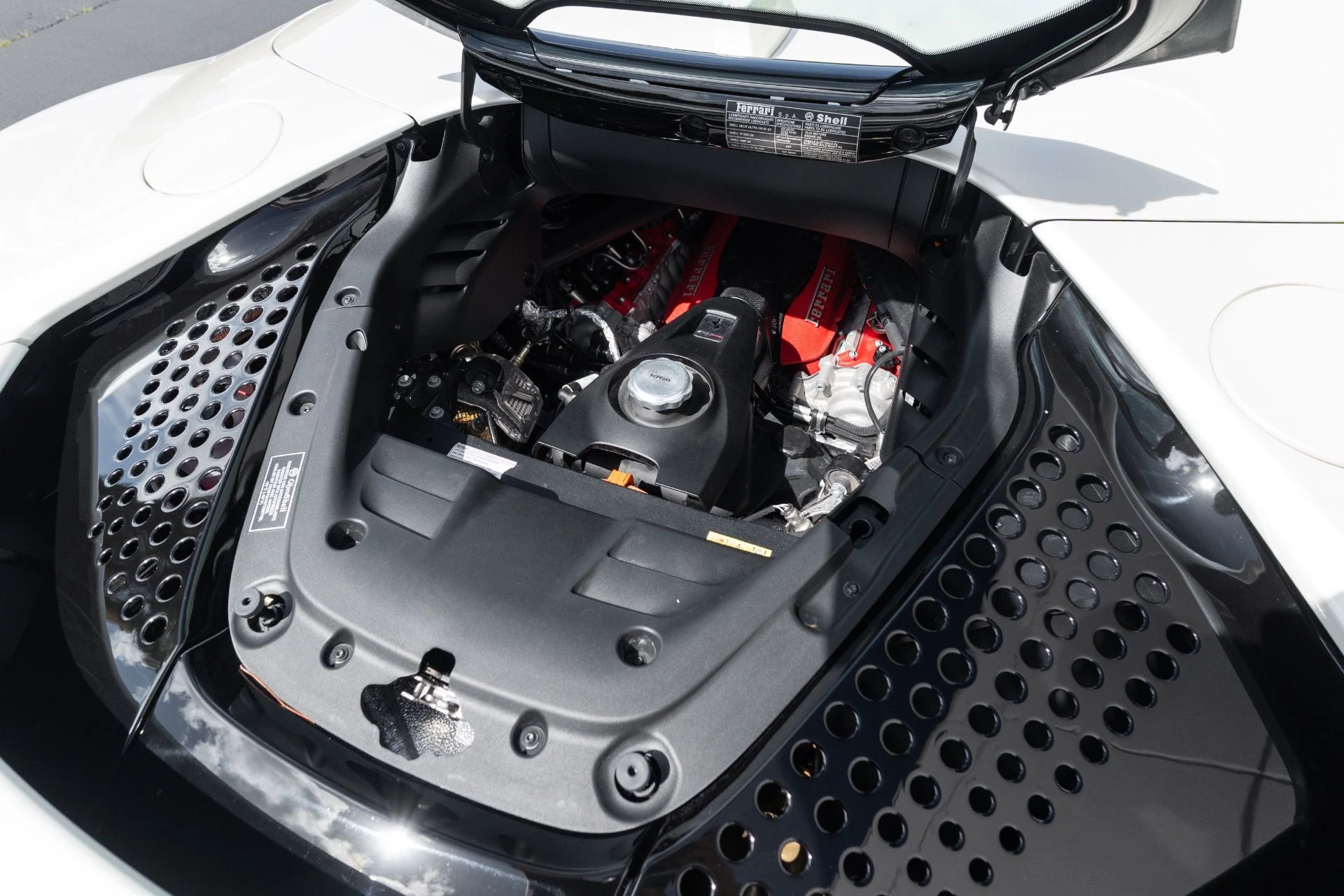 mph065_3652708617_Used_2024_Ferrari_SF_90_Spider_1774069131_63520d777b