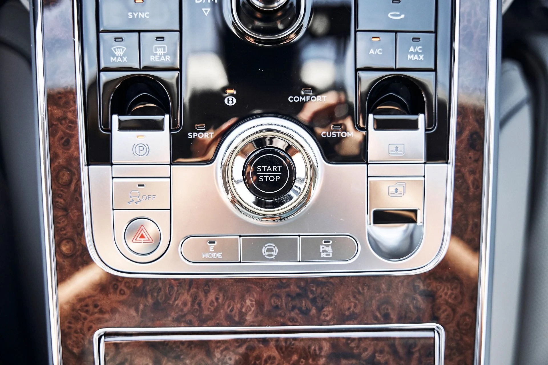 mph065_3660050384_Used_2026_Bentley_Flying_Spur_V8_1775613357_84293be3bf