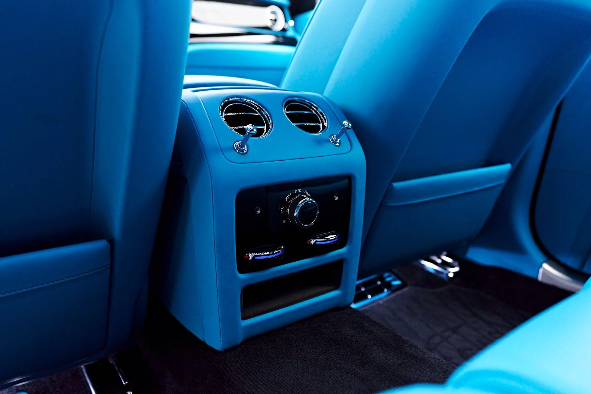 mph065_3669461189_Used_2024_Rolls_Royce_Ghost_Base_1755131984_4896e66e70