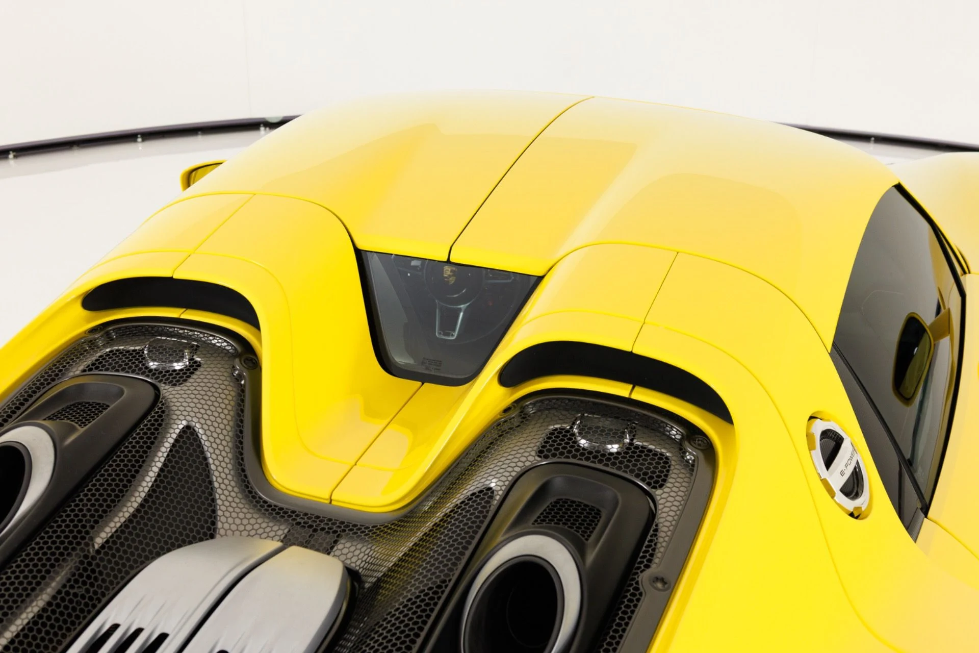 mph065_3797349793_Used_2015_Porsche_918_Spyder_1789427644_d233e9c57d
