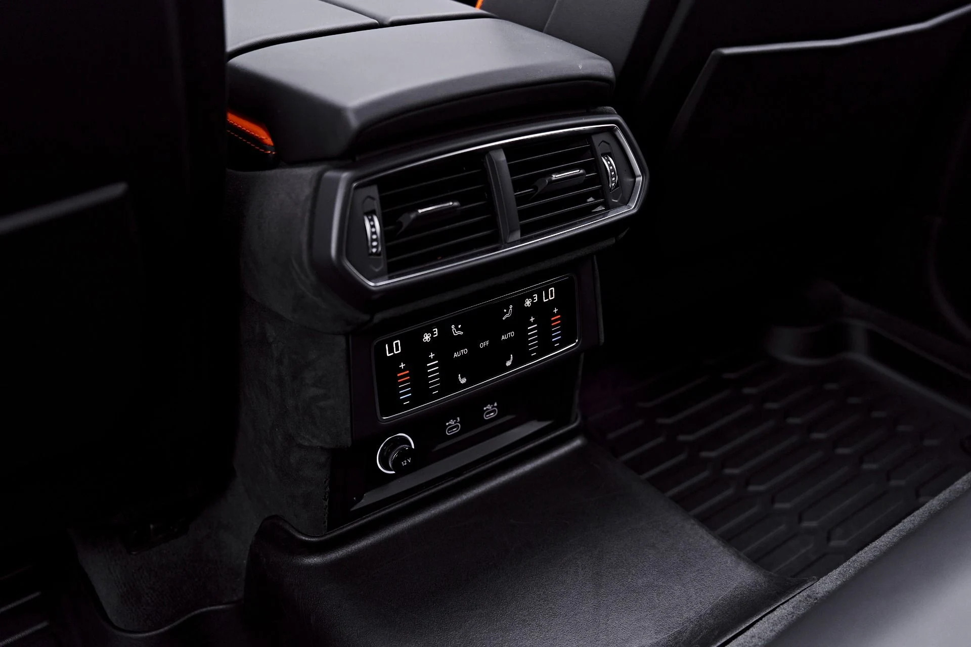 mph065_3822631573_Used_2025_Lamborghini_Urus_SE_1788282767_7342248b42