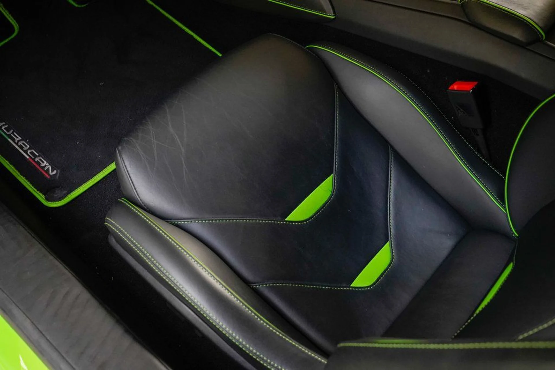 mph065_3836562588_used_2020_lamborghini_huracan_evo_coupeawd_14354_22890839_66_1024_b369a7a73a