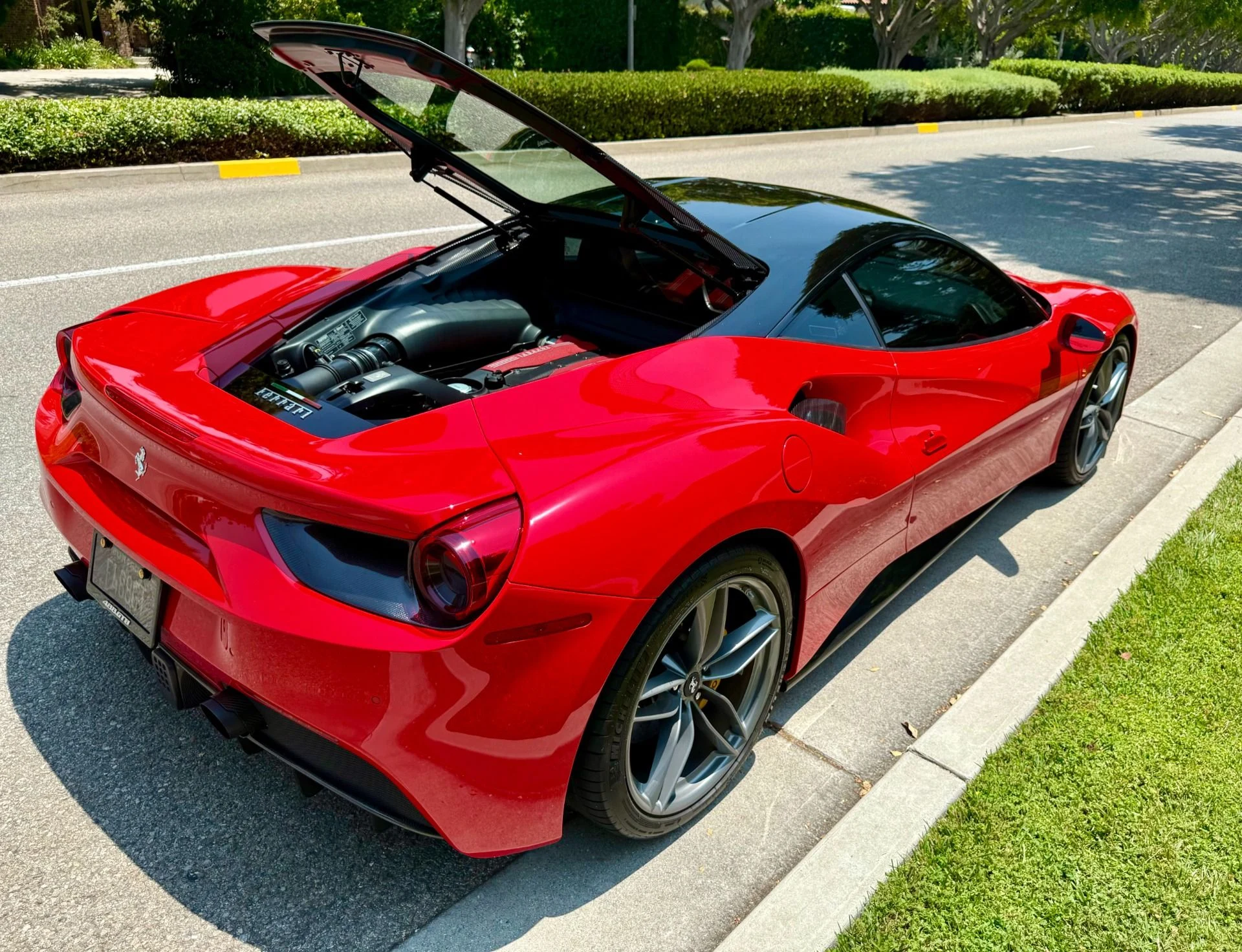 mph065_38927363_Used_2016_Ferrari_488_GTB_1757699344_6bd2d2b4a1