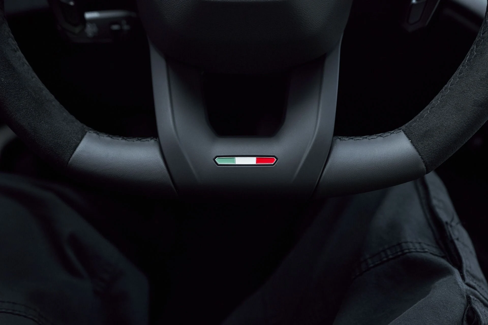 mph065_3901807648_Used_2024_Lamborghini_Urus_Performante_1764730755_38e80c9d65