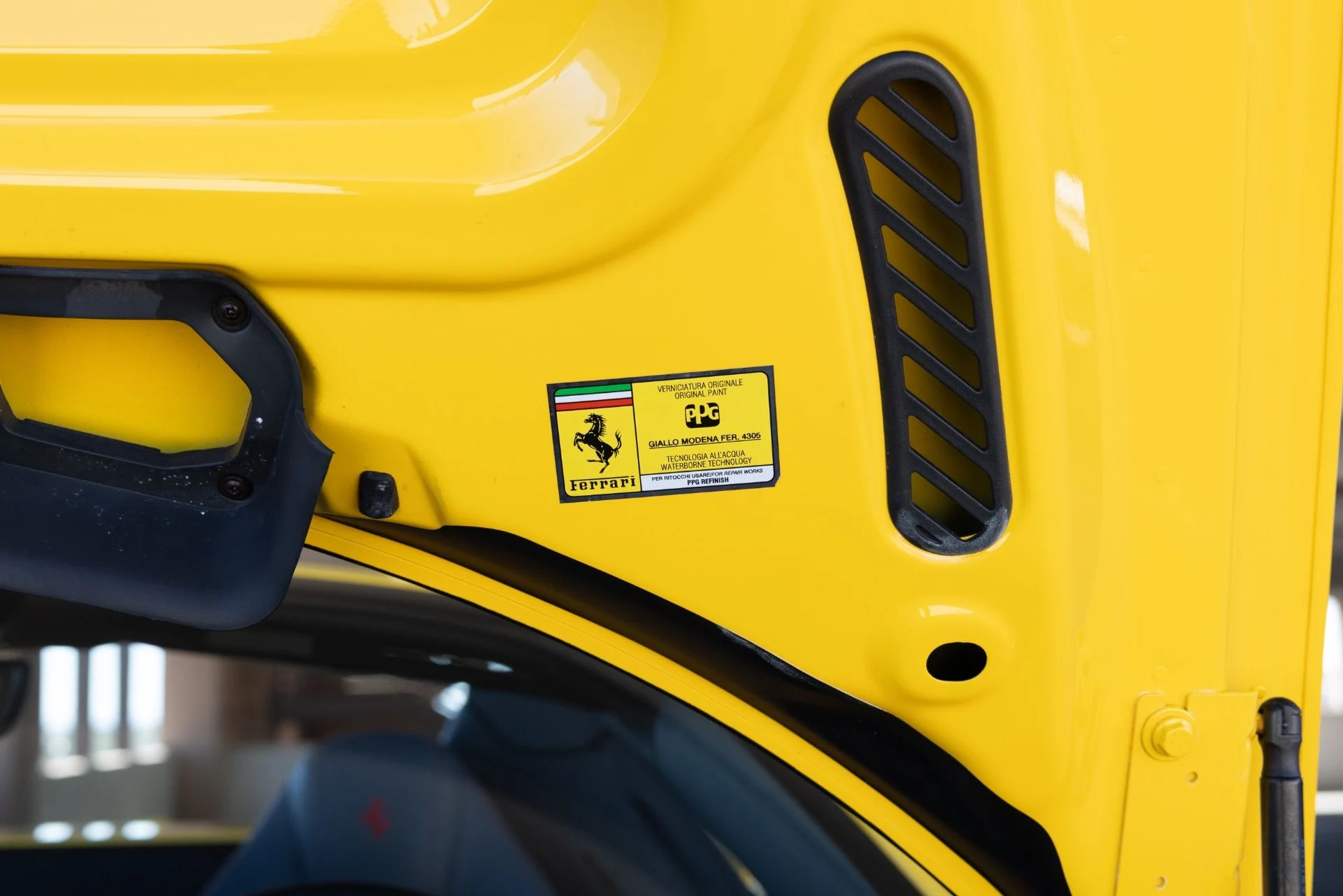 mph065_3910663509_Used_2022_Ferrari_F8_Spider_1790977692_4fe7009c18
