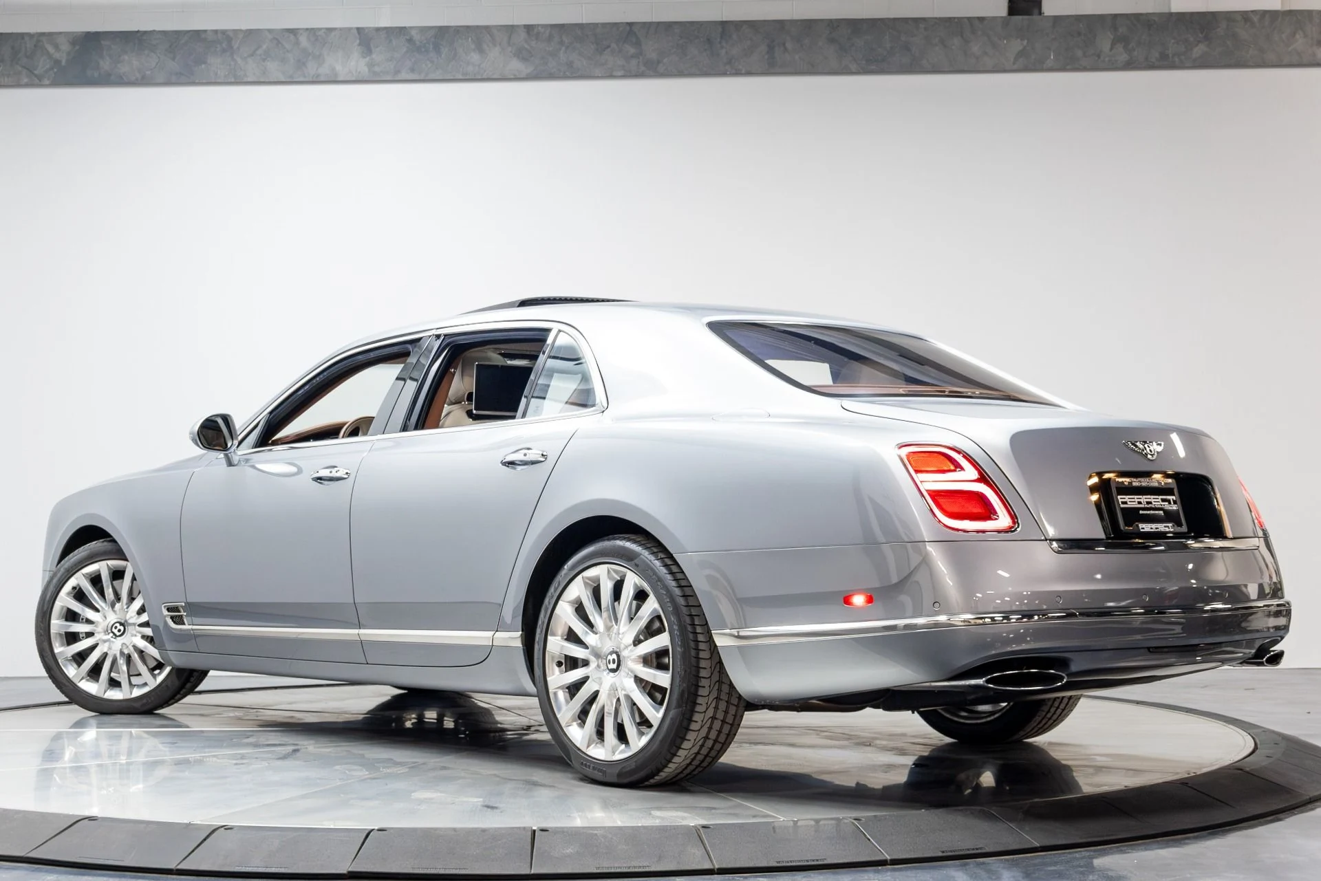 mph065_4066552084_Used_2017_Bentley_Mulsanne_Speed_1775685979_24b8cc8eb7