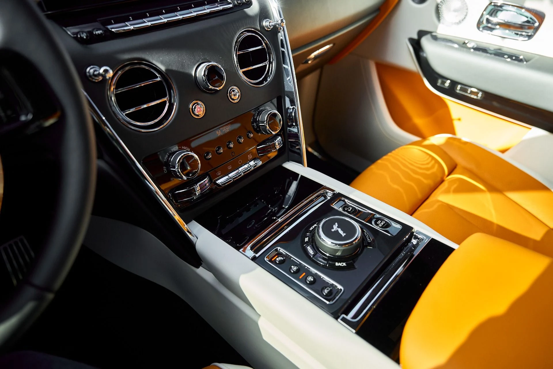 mph065_4107017890_Used_2026_Rolls_Royce_Cullinan_Base_1766884835_e28ea769a2