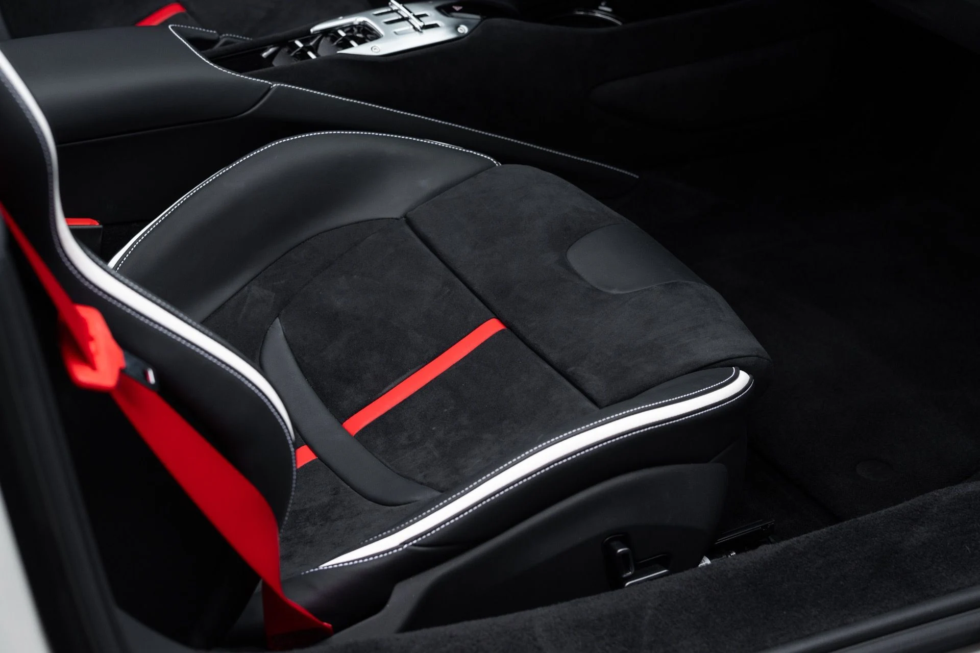 mph065_4133303650_Used_2024_Ferrari_SF_90_Spider_1775624639_4a2c26b256