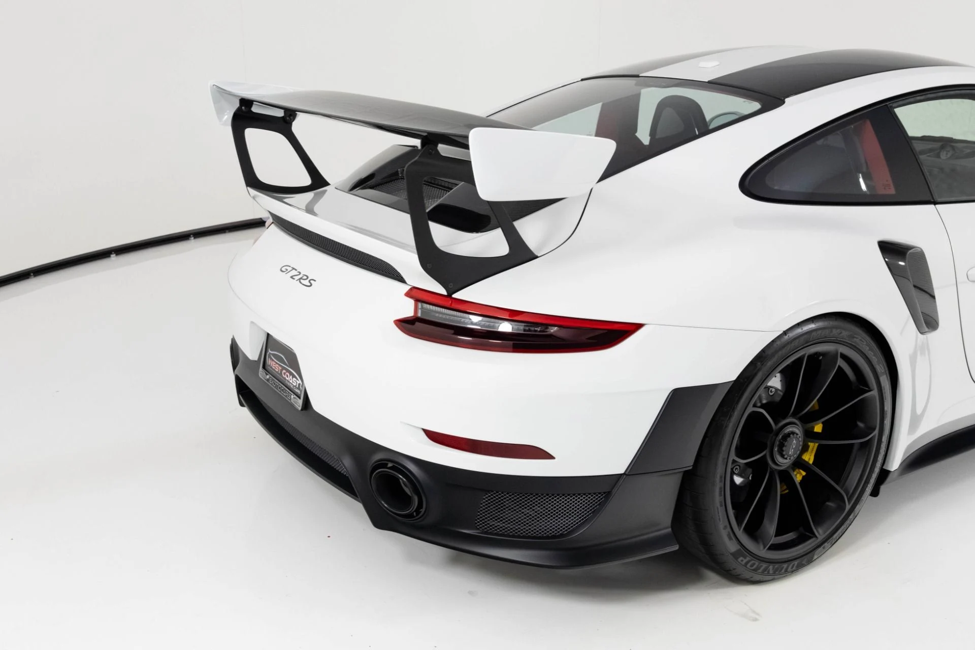 mph065_4166827982_Used_2018_Porsche_911_GT_2_RS_1763508422_98fe58dedd