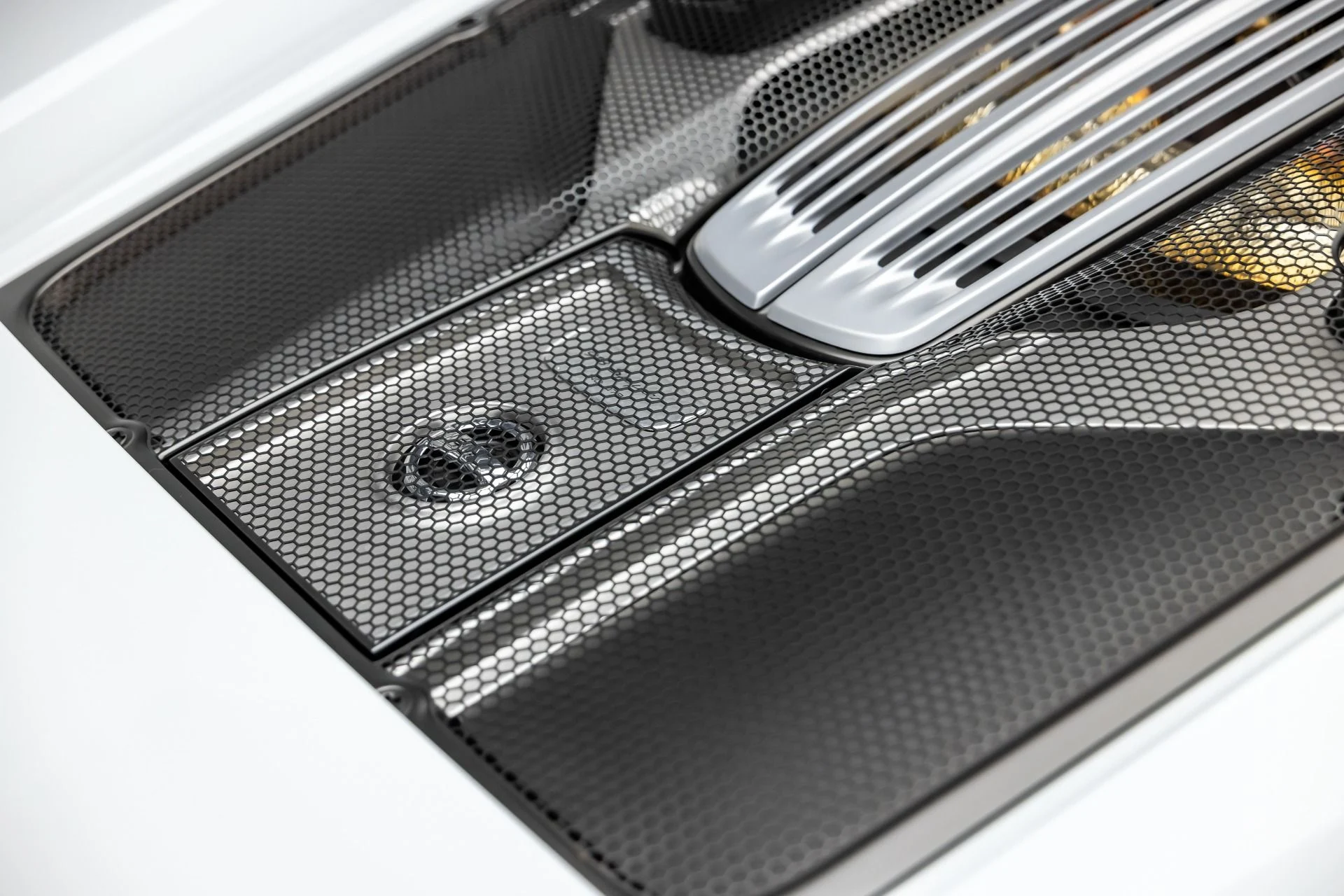 mph065_4191390040_Used_2015_Porsche_918_Spyder_1740676476_cfc22444de