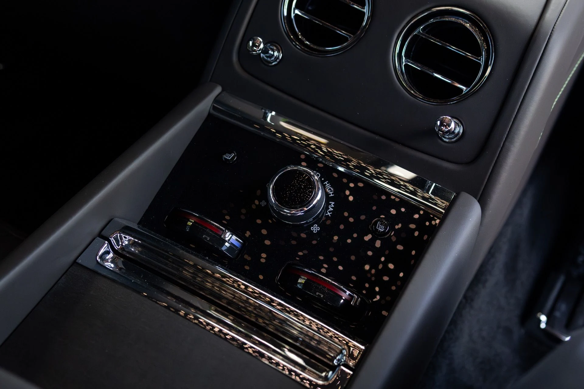 mph065_4224340024_Used_2024_Rolls_Royce_Spectre_1775022943_bb057ef16a