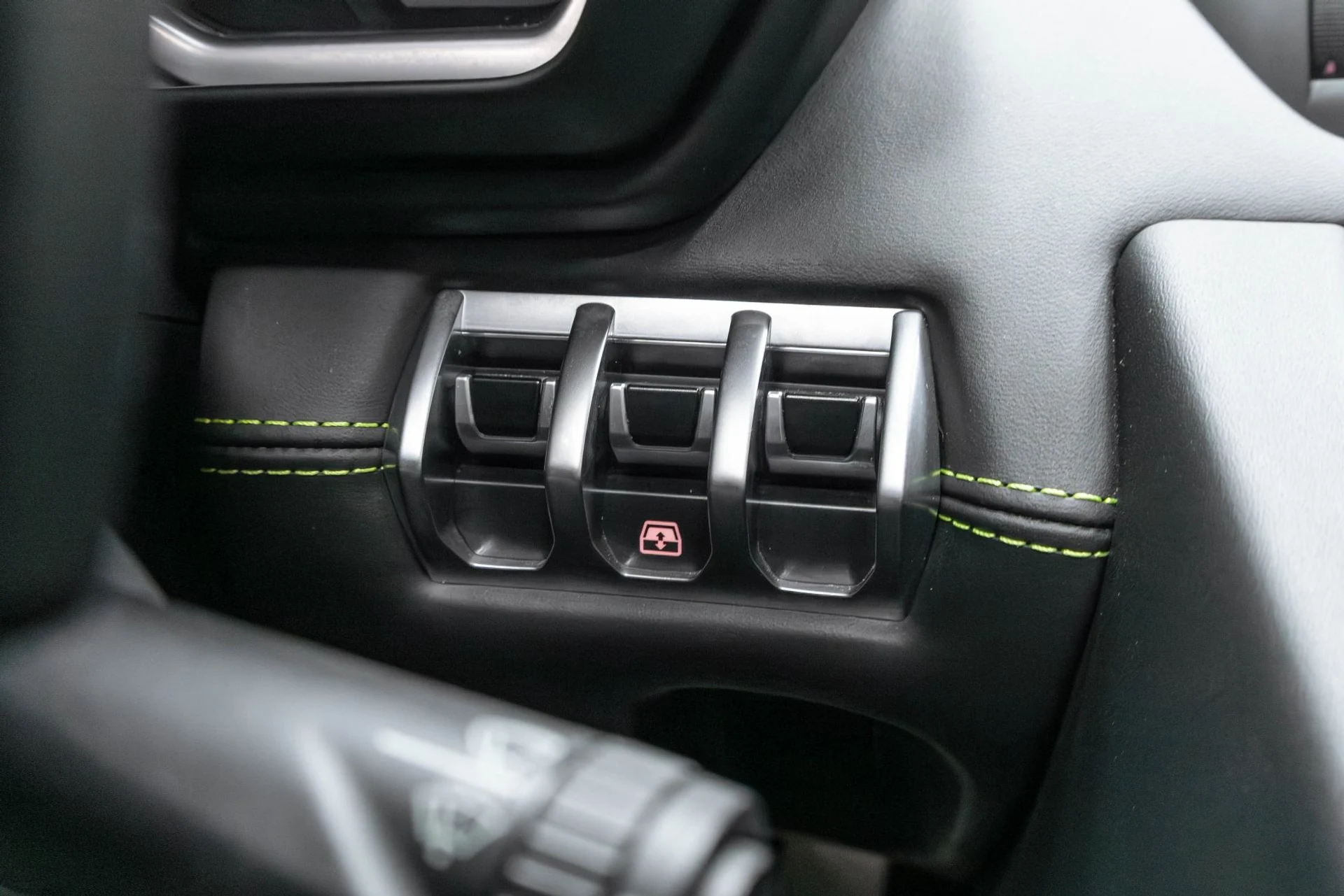 mph065_4247308151_Used_2015_Lamborghini_Aventador_LP_700_4_1780593182_1cf541819a