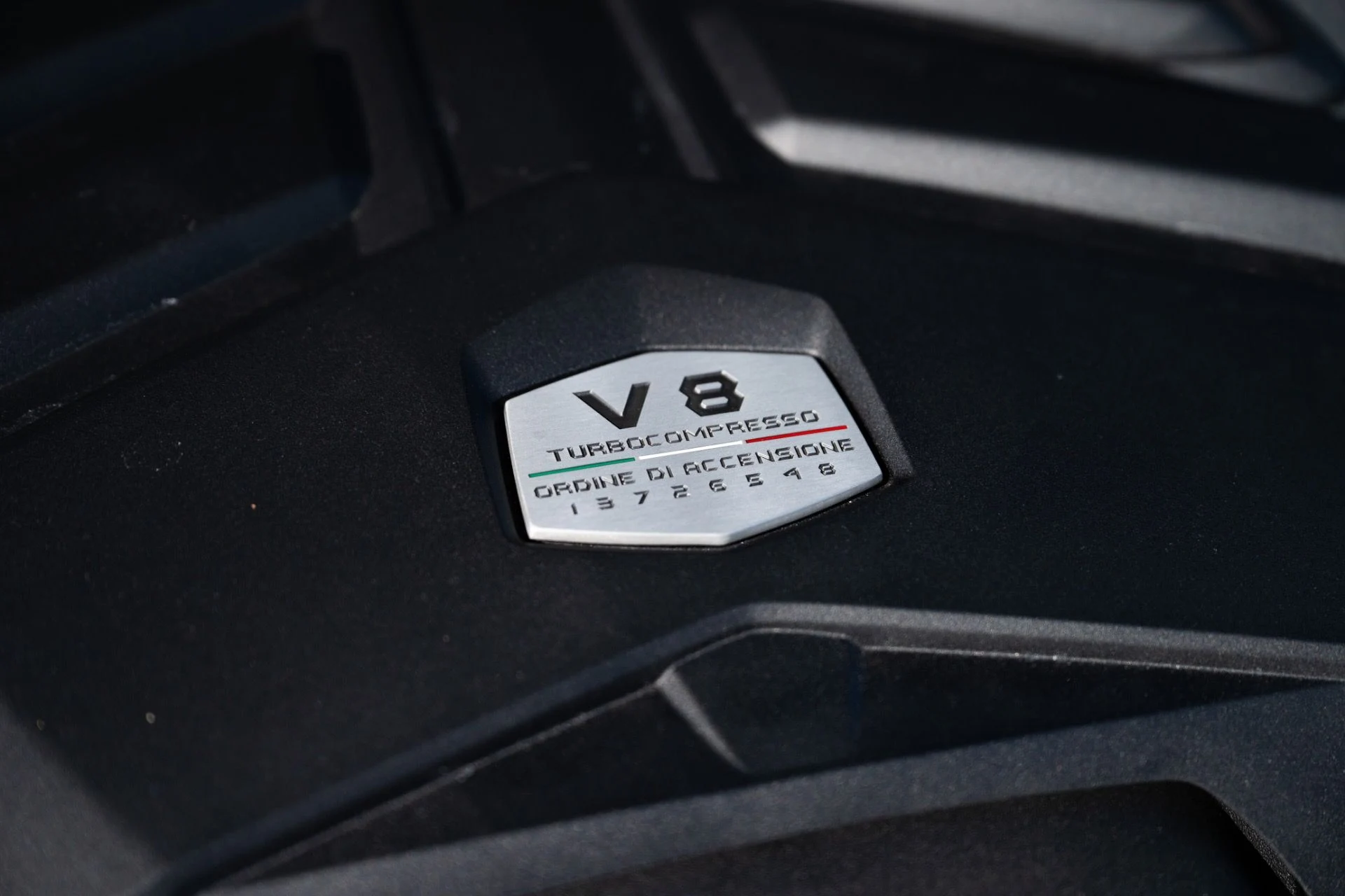 mph065_689579642_Used_2024_Lamborghini_URUS_S_1781213375_0072f74f7c