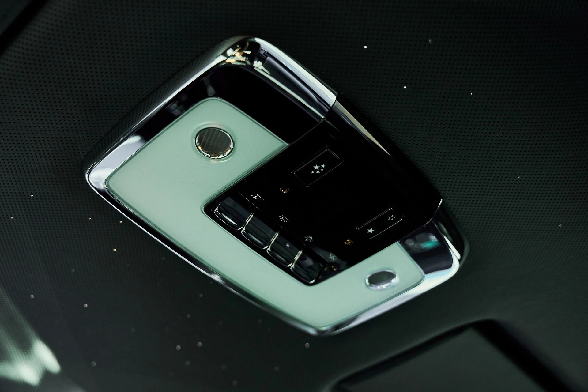 mph065_792628006_Used_2024_Rolls_Royce_Phantom_Base_1770700144_345c1eaa7d