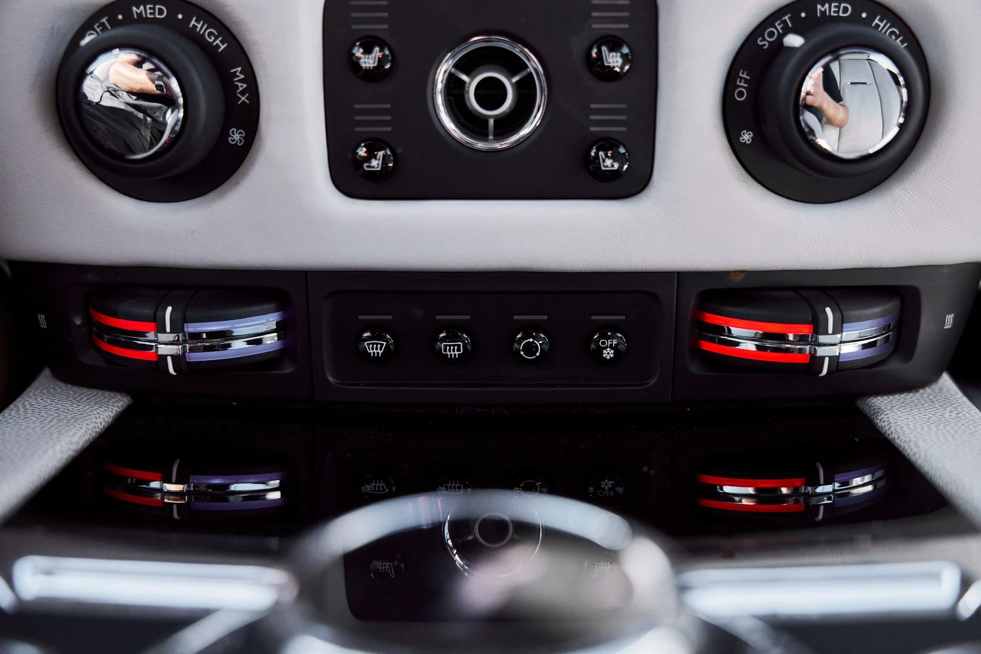 mph065_799445877_Used_2015_Rolls_Royce_Wraith_1770669913_f926699bbd