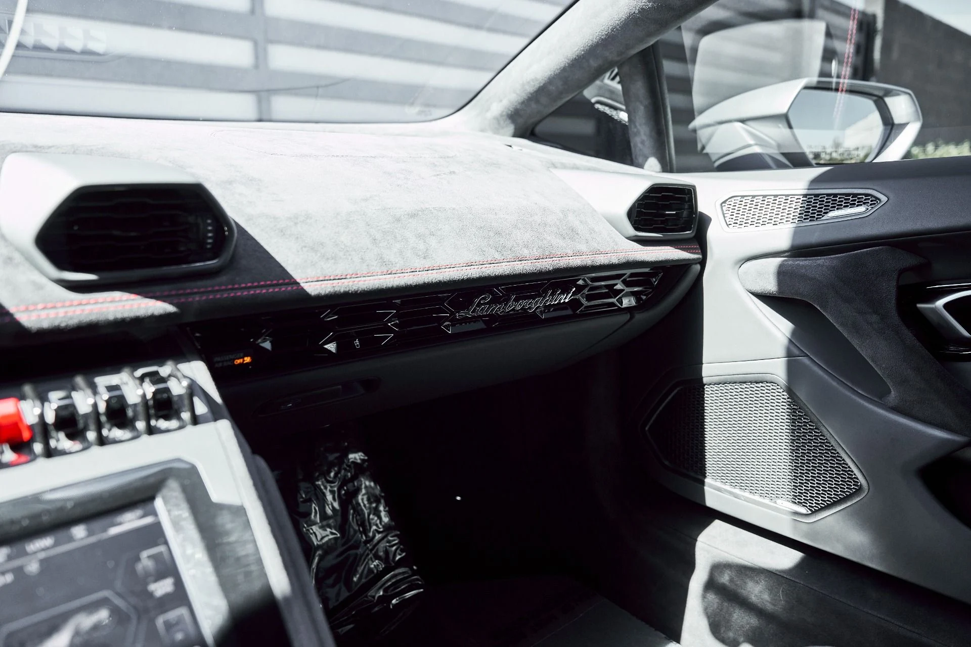 mph065_816107482_Used_2023_Lamborghini_Huracan_Tecnica_Base_1777013793_f974b2d2a8