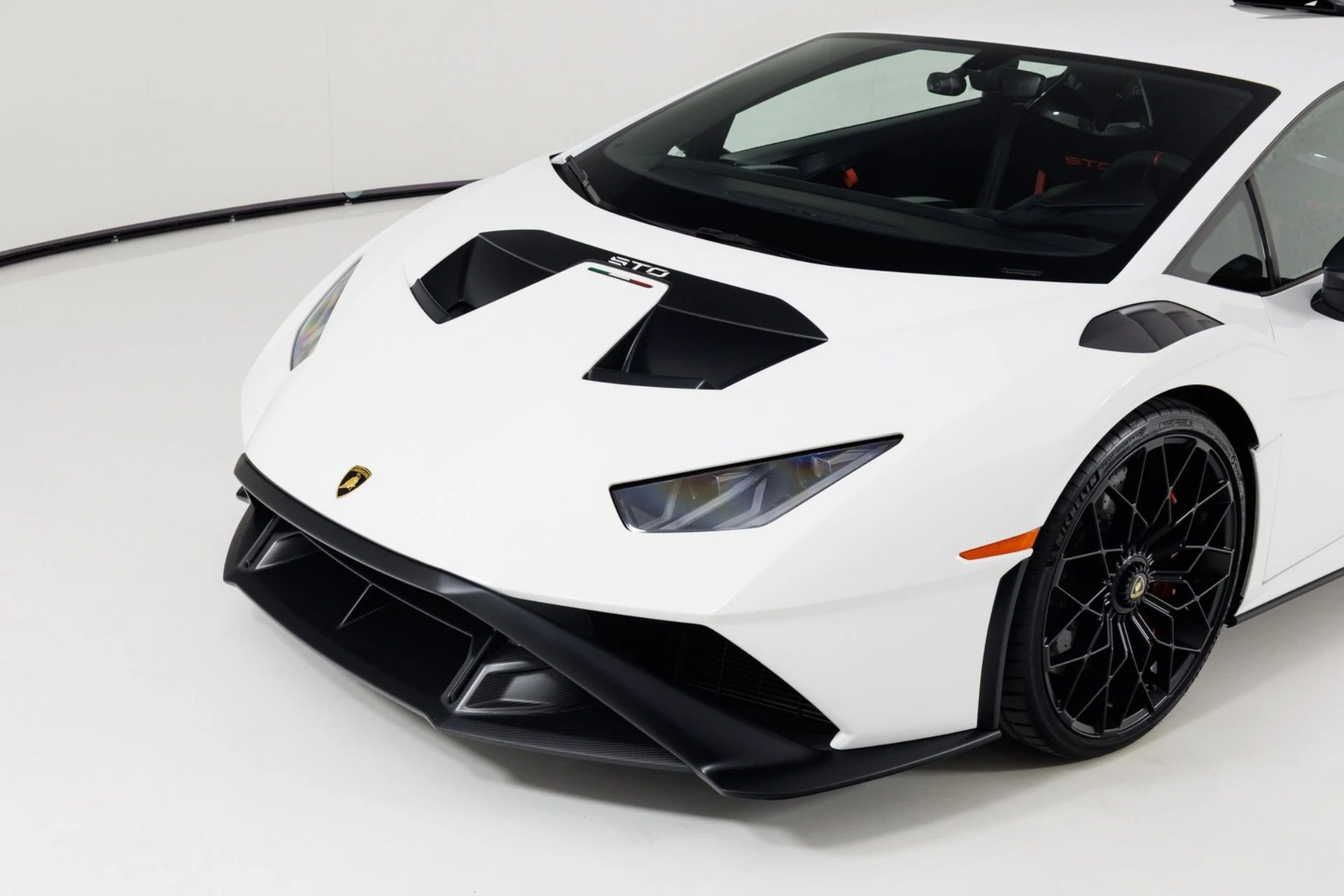 mph065_830701869_Used_2021_Lamborghini_Huracan_STO_1789754436_51b434ae8d