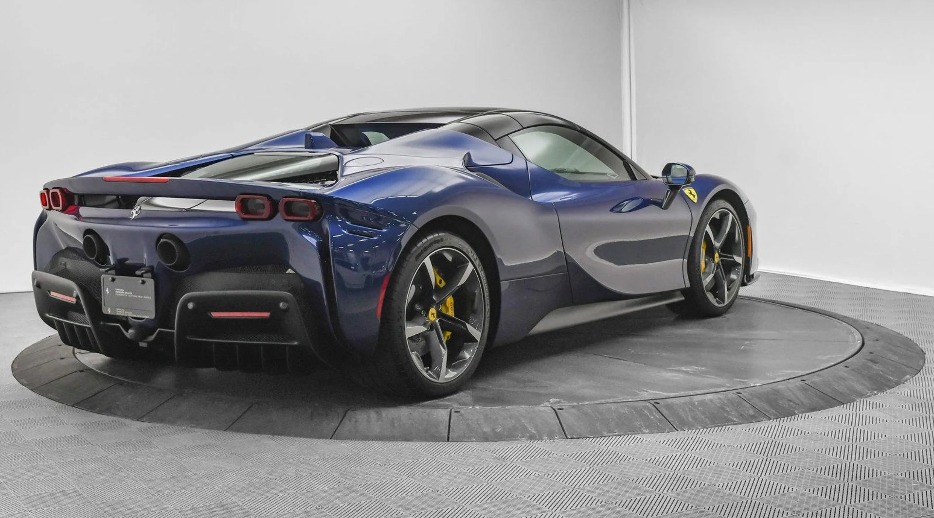 mph065_858075522_Used_2023_Ferrari_SF_90_Spider_1740041916_21913638de