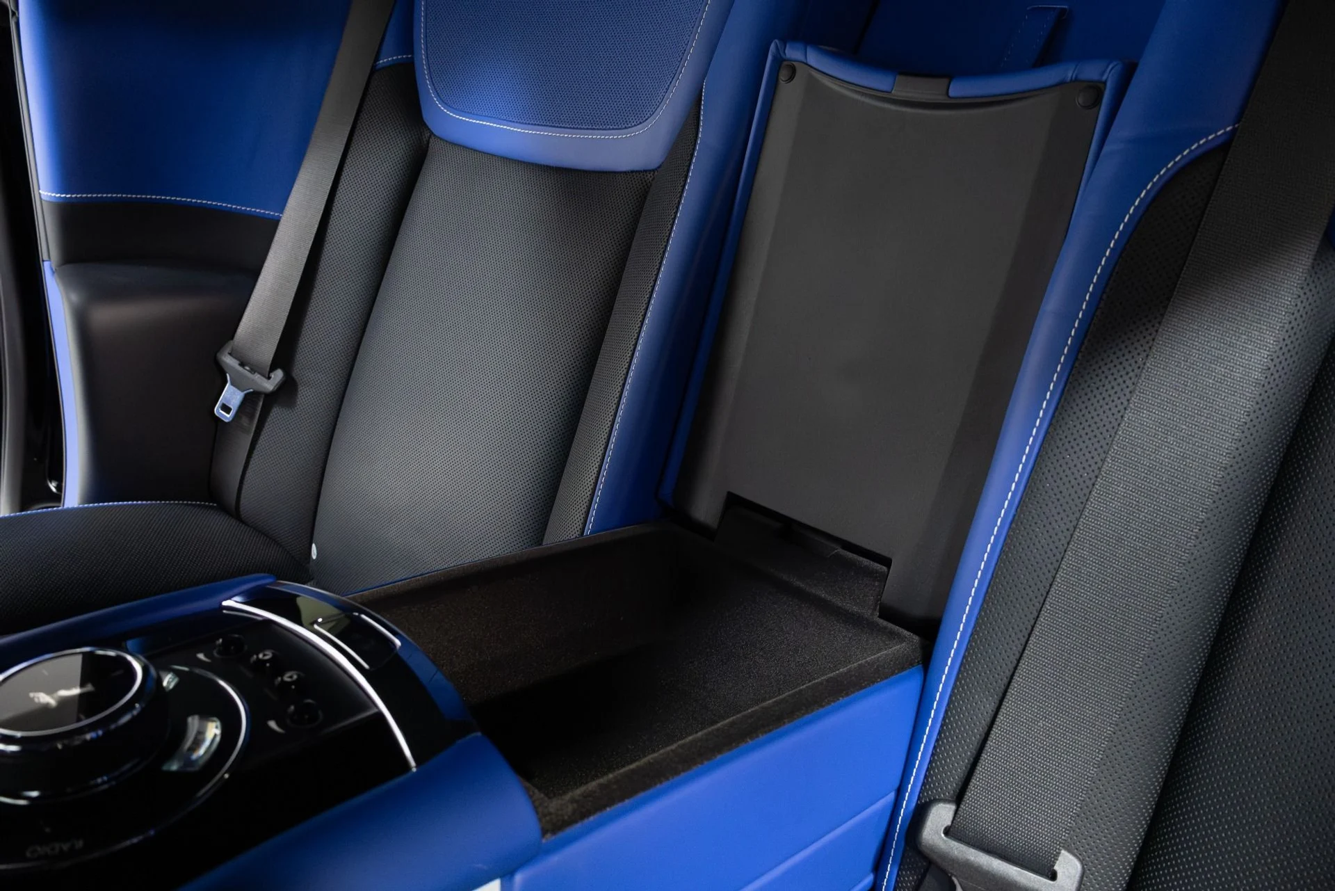 mph065_871490194_Used_2017_Rolls_Royce_Ghost_Black_Badge_1764012136_425d8626d2