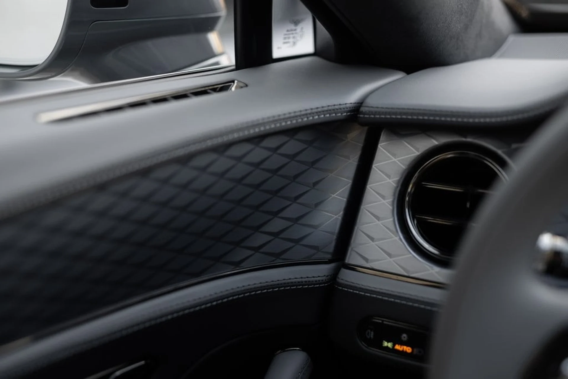 mph065_896352863_157169ed40be91b9c53ab8b692db8c9bx_fc75c77b37