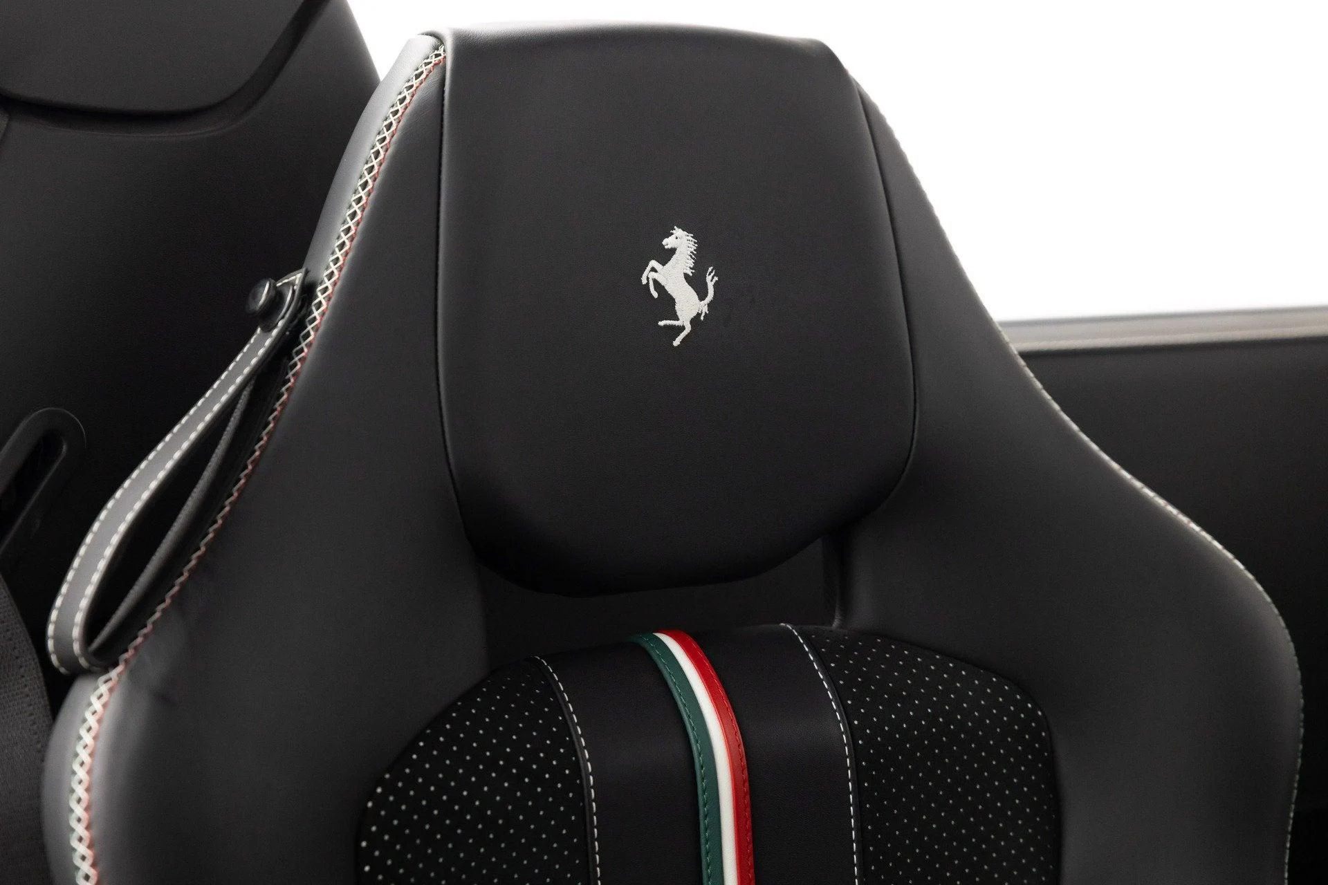 mph065_95392621_Used_2022_Ferrari_F8_Spider_1789652723_a09443a52a