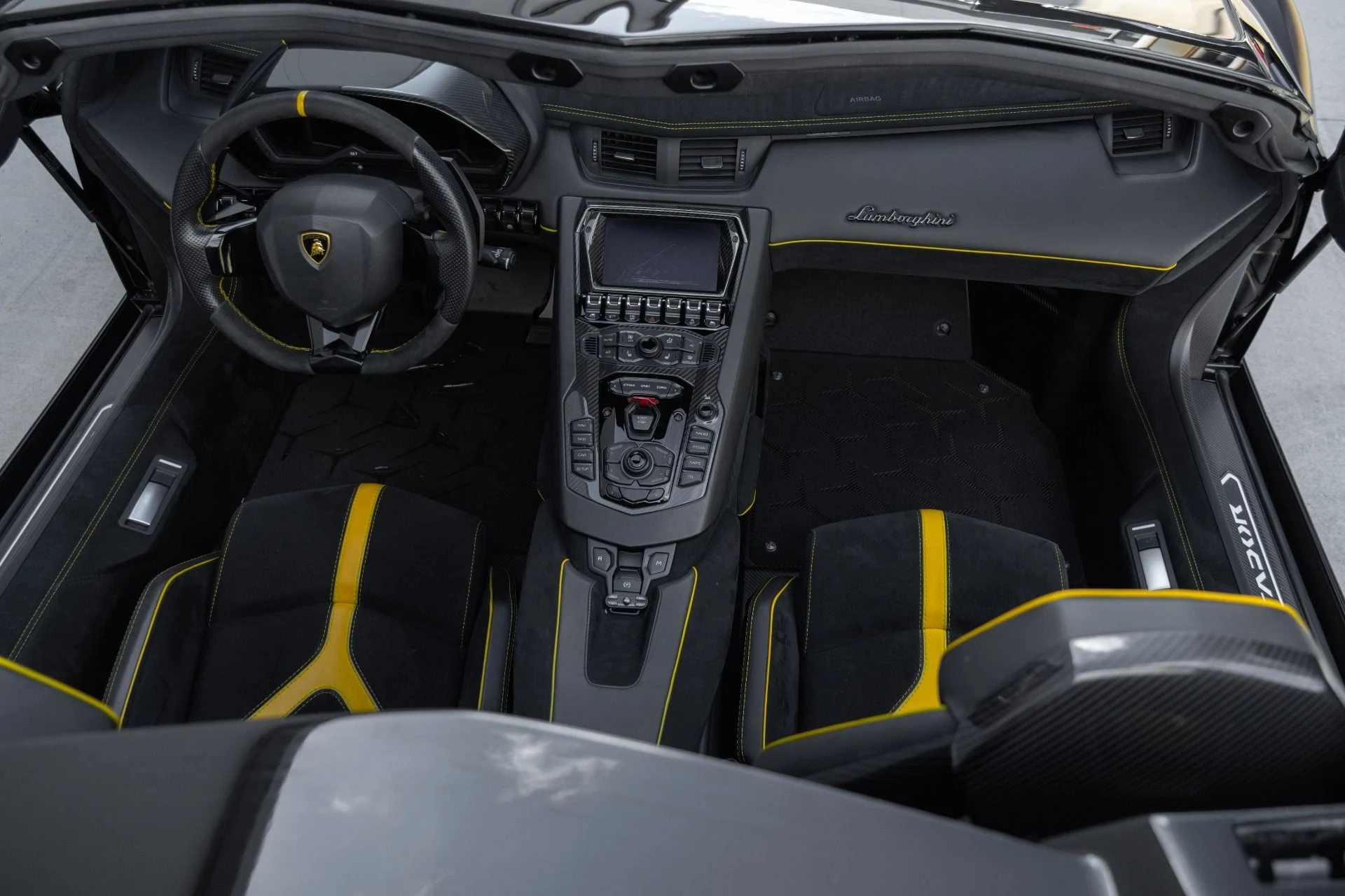 mph066_1001133163_Used_2016_Lamborghini_Aventador_LP_750_4_SV_1759528221_8b8ded3da1