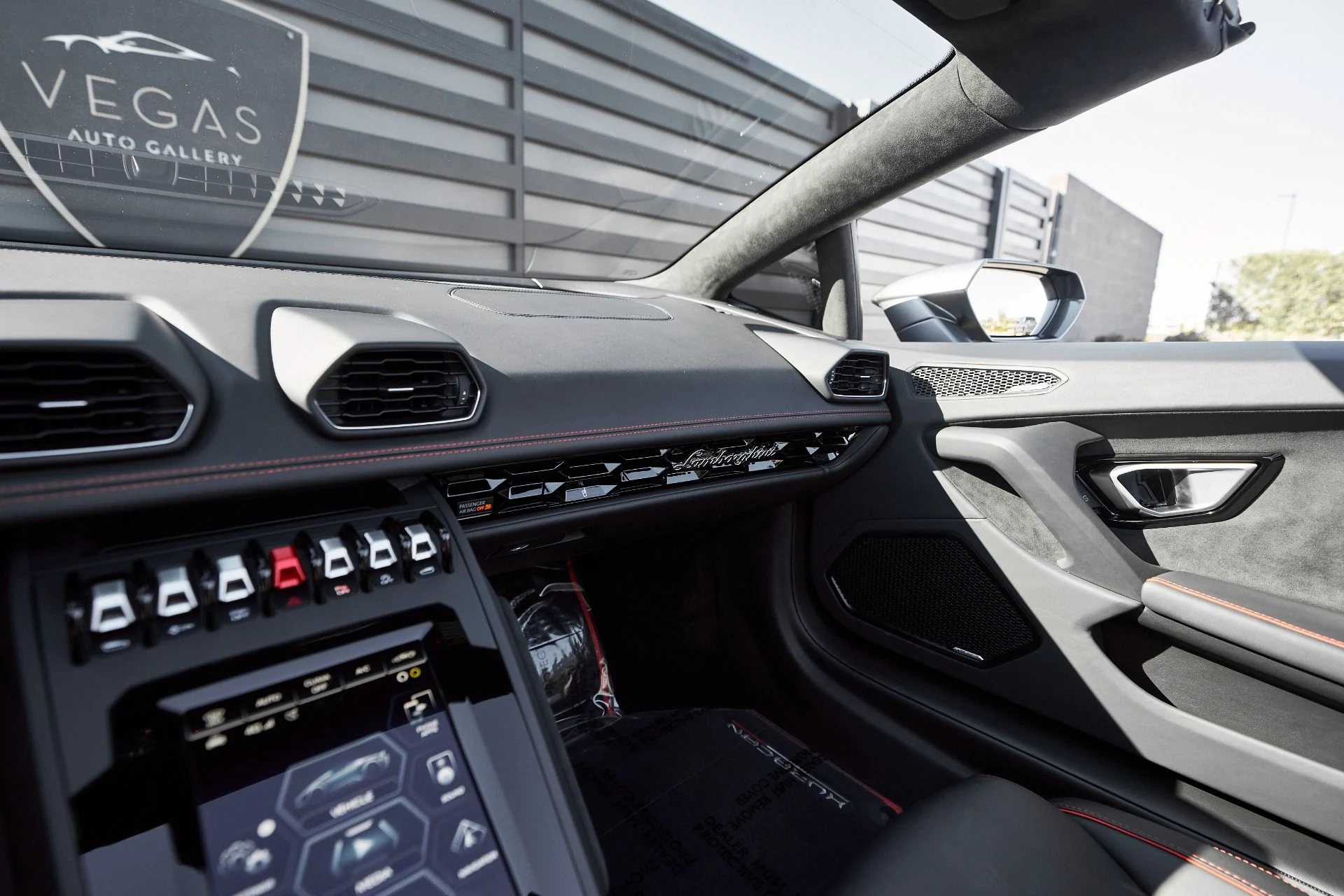 mph066_1008676544_Used_2022_Lamborghini_Huracan_EVO_Base_1761357673_d6756c6bb5