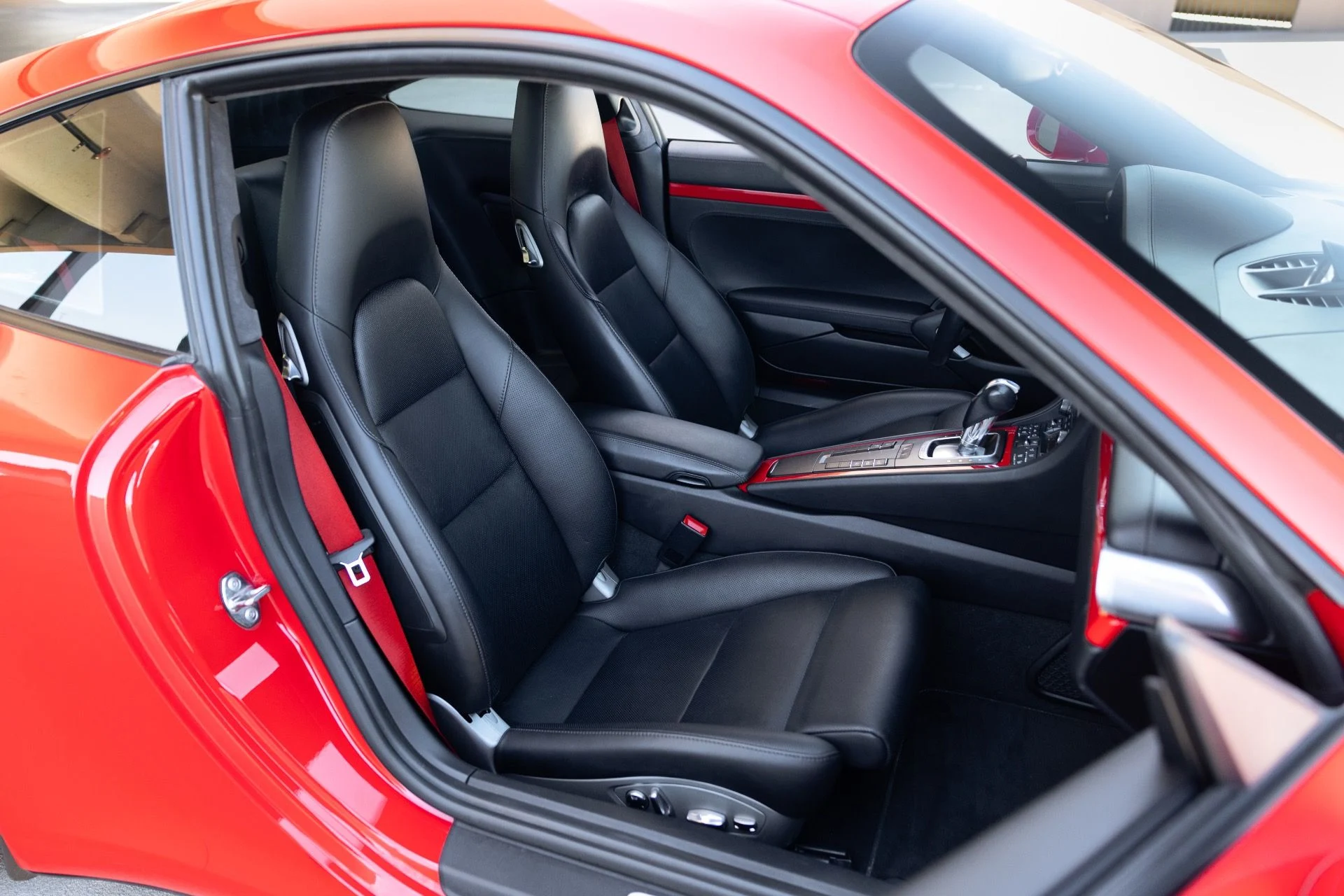 mph066_1009464252_Used_2018_Porsche_911_Carrera_S_1791833797_fda5daf76b