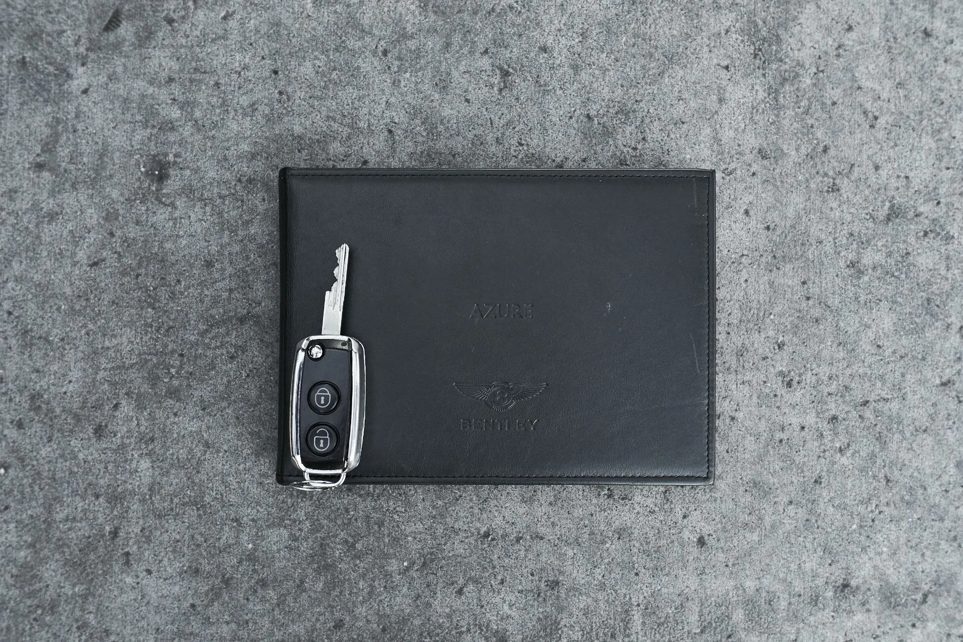 mph066_102191504_Used_2009_Bentley_Azure_Base_1765906272_1b50e0905e