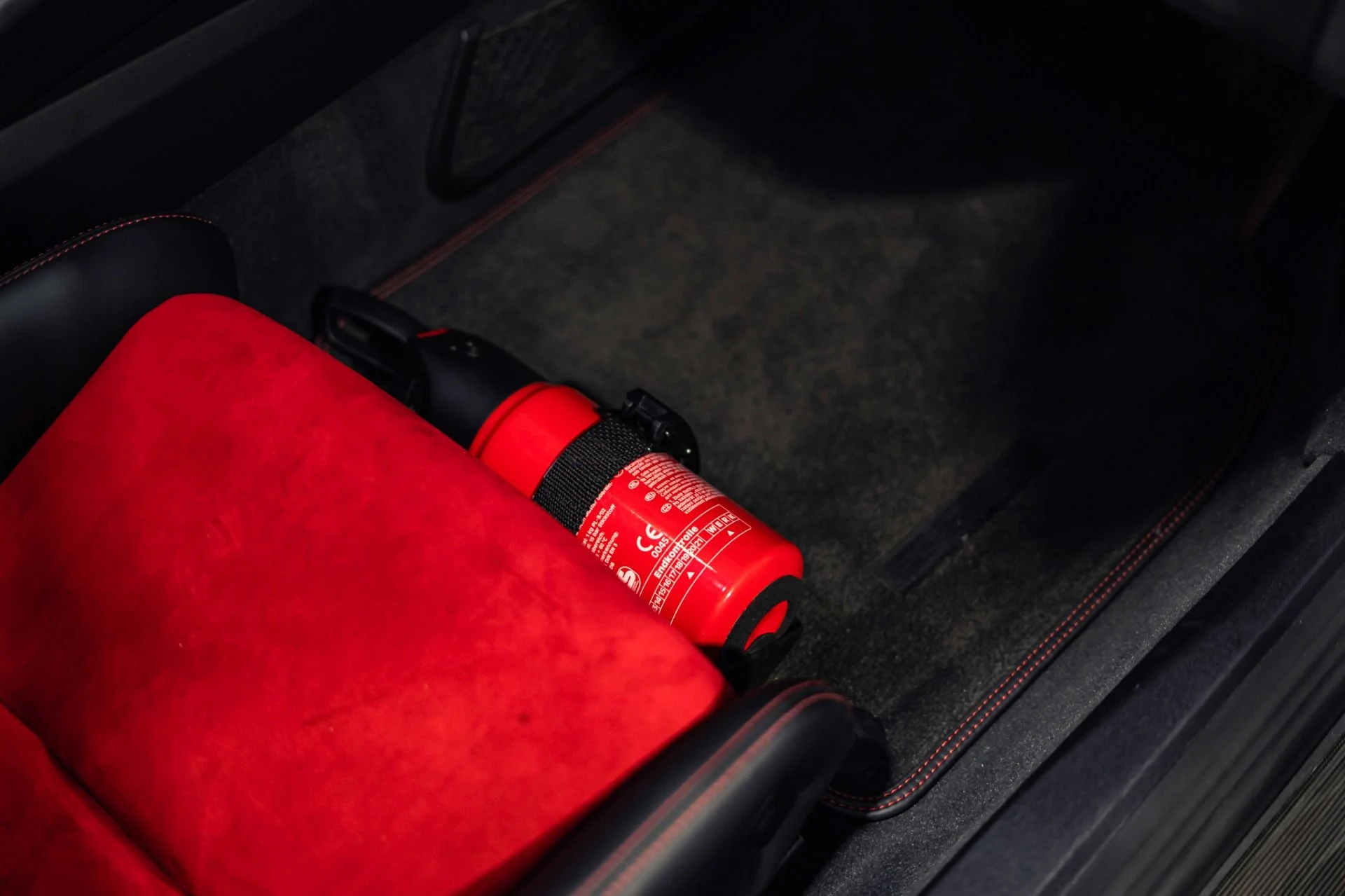 mph066_1052834551_Used_2018_Porsche_911_GT_2_RS_1777474085_8cb89ee7c4