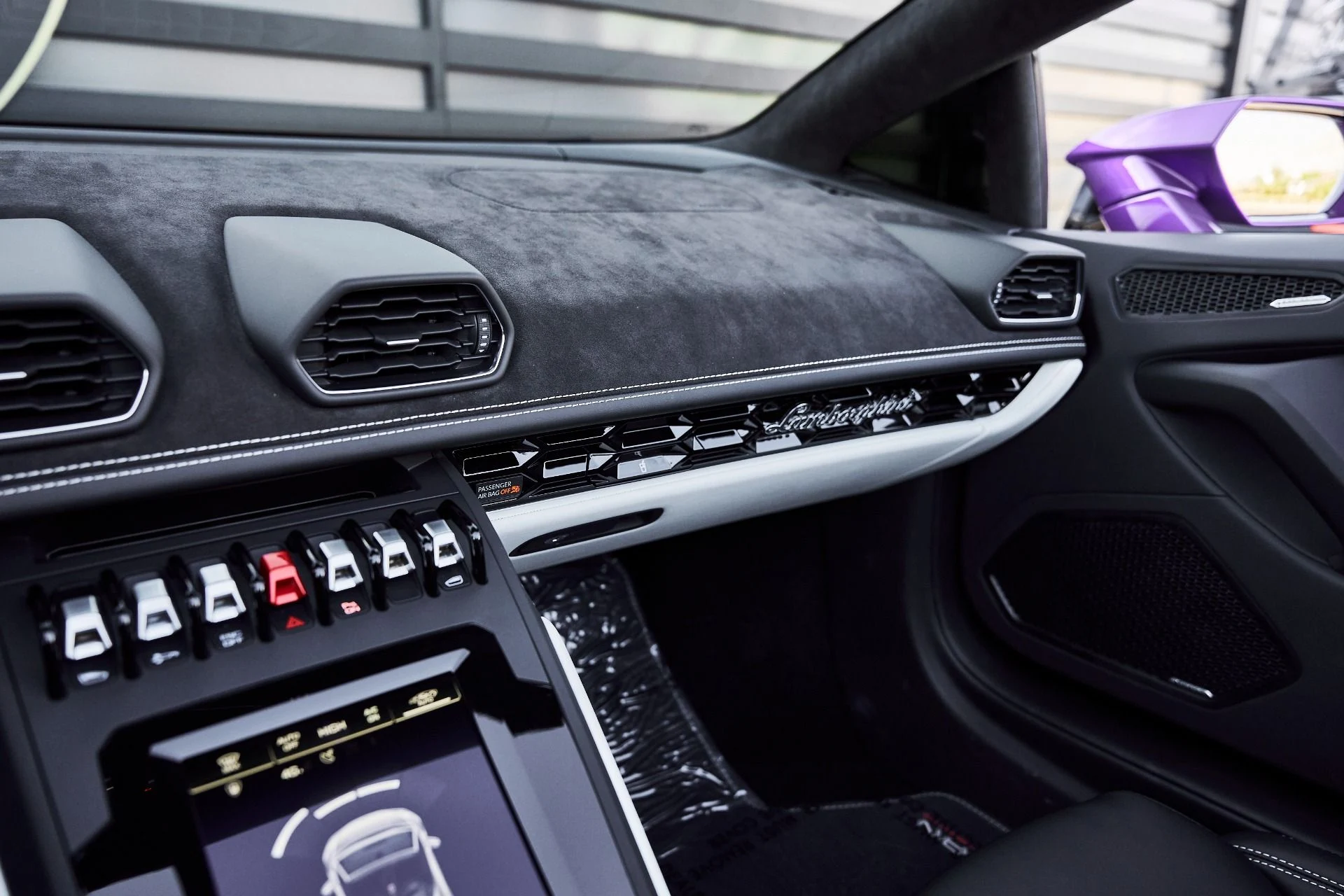 mph066_1071429257_Used_2024_Lamborghini_Huracan_EVO_Base_1774744647_c9aa8c1d2e