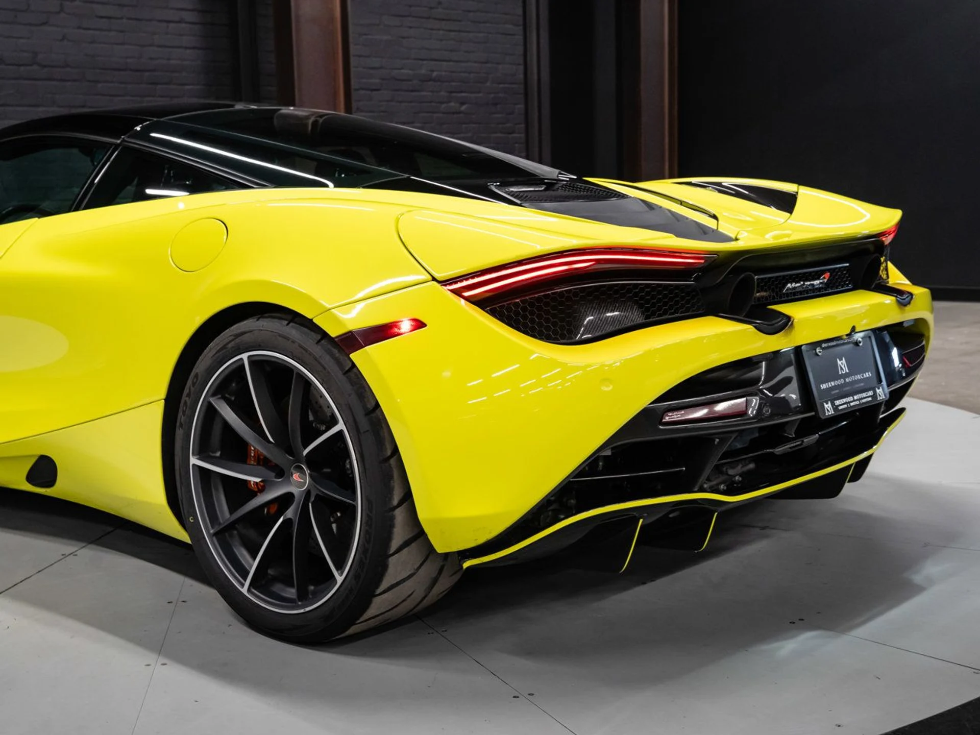 mph066_1071490639_mclaren_720s_2018_4f6158be59