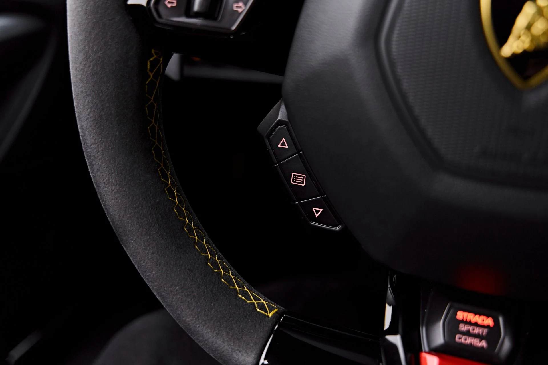 mph066_1094541050_Used_2022_Lamborghini_Huracan_EVO_Base_1787357913_cbf593f191