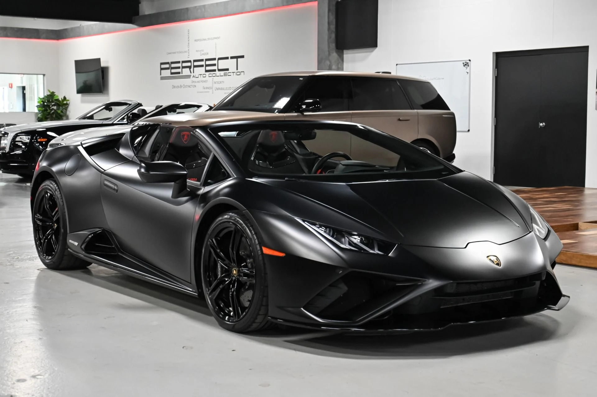 mph066_1104200375_Used_2021_Lamborghini_Huracan_EVO_Base_1754943385_451b32ae6a