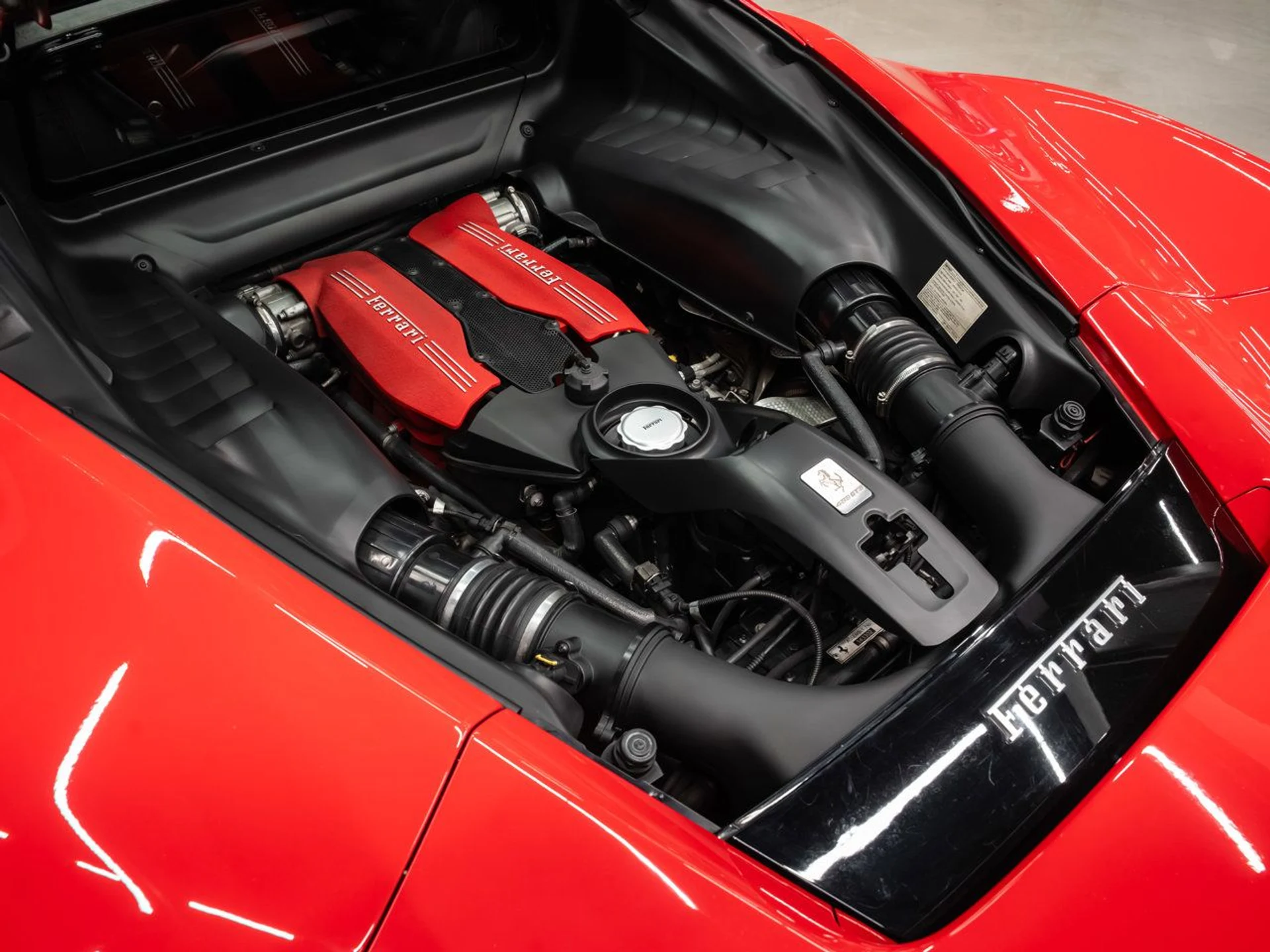 mph066_1114419974_ferrari_488_gtb_2017_d794968300