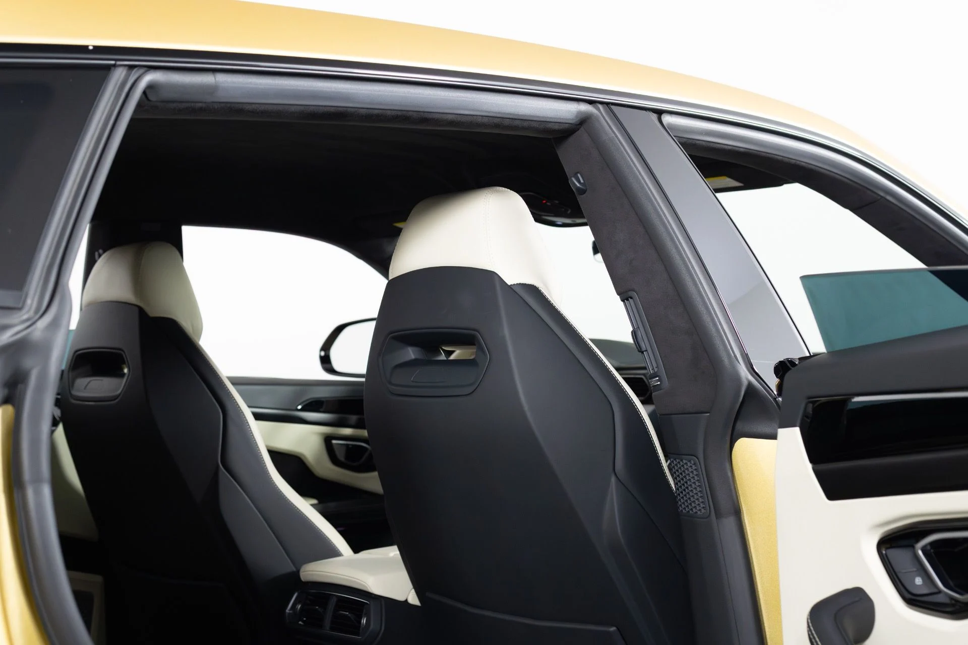 mph066_1131873979_Used_2023_Lamborghini_Urus_S_1781741186_61f689b801