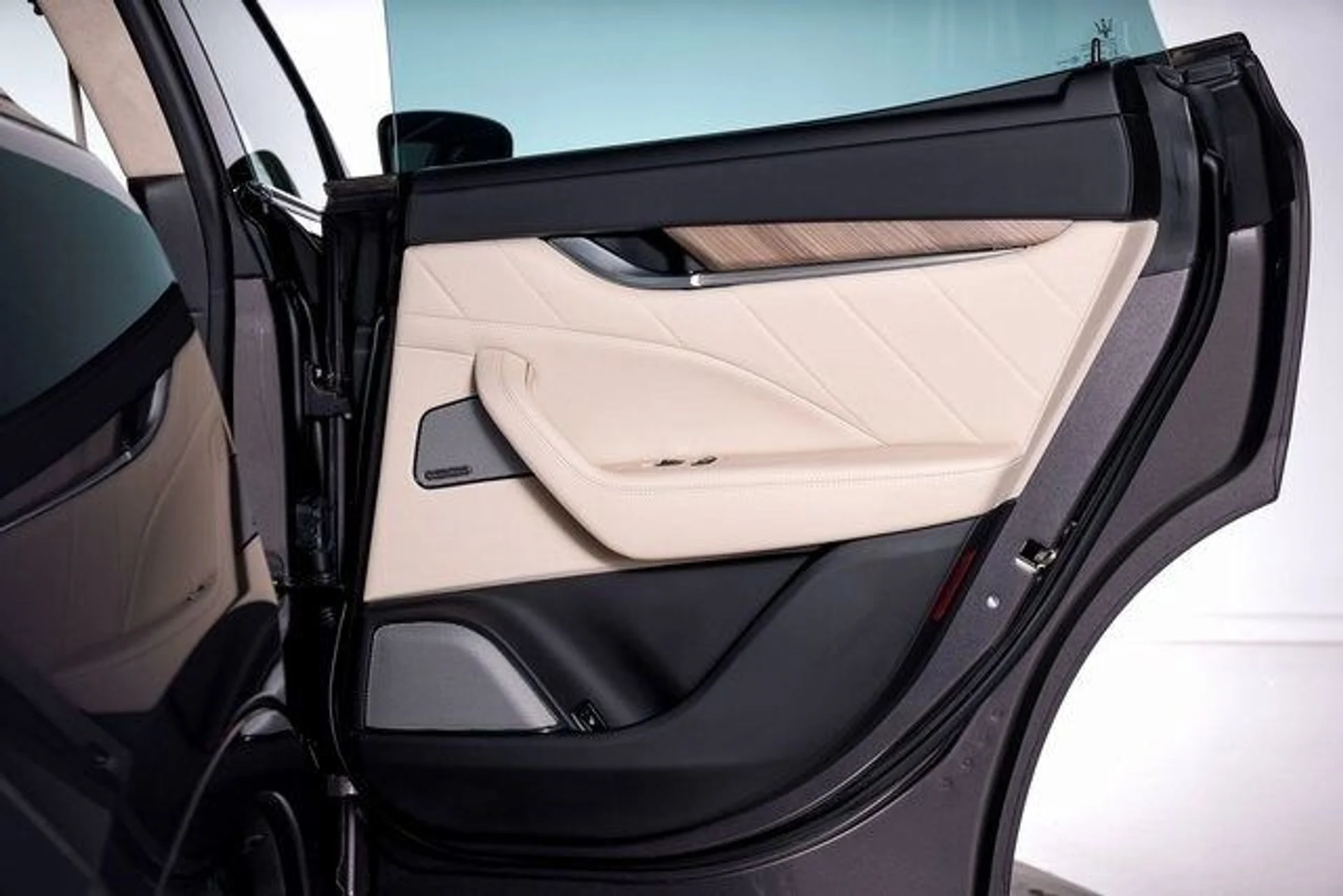 mph066_1144861033_9e1bbb69e700da2d912f7a73c716b005x_80fb59fc31