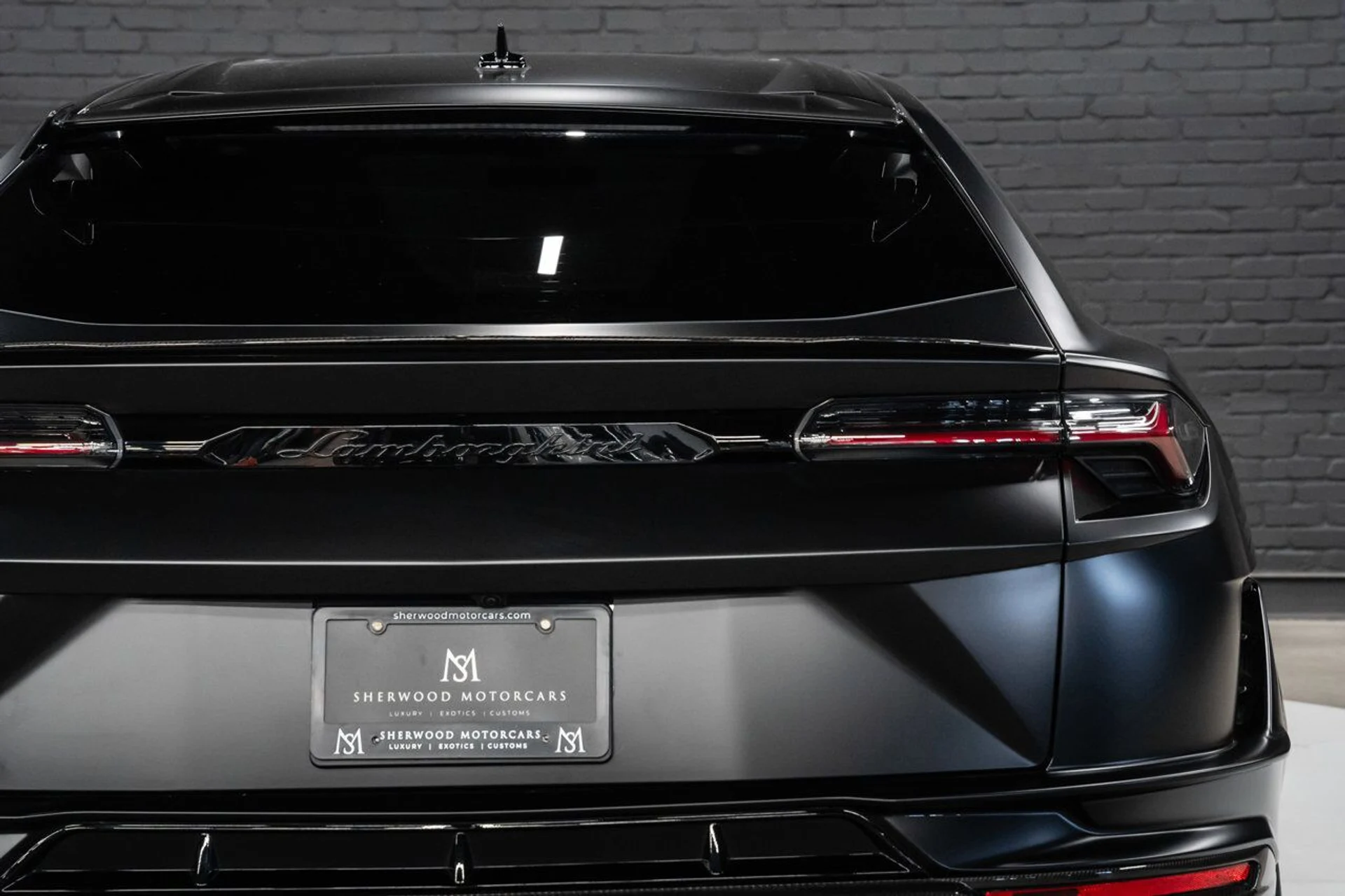 mph066_1150843076_lamborghini_urus_2023_f31733a1b0