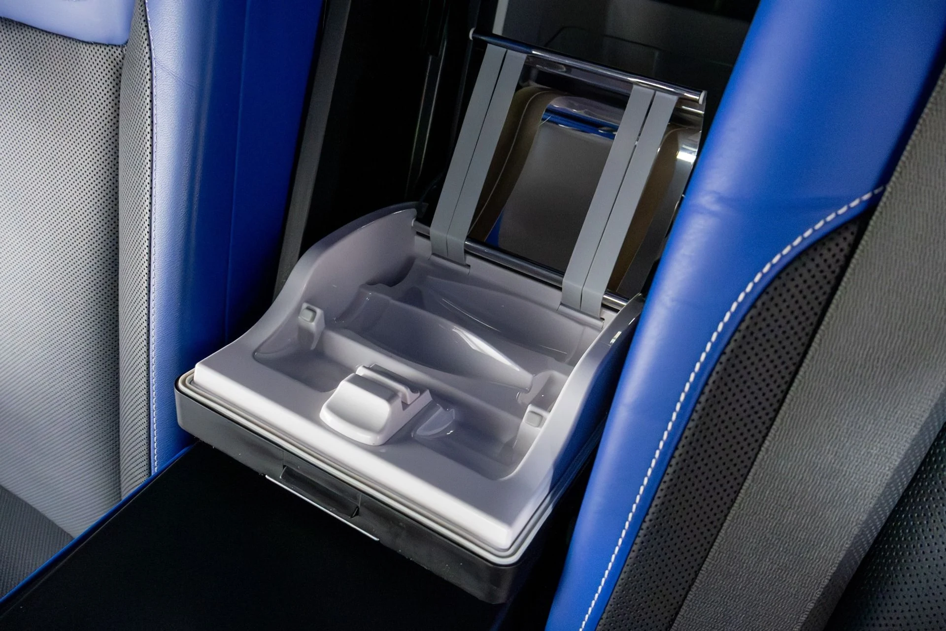 mph066_1168343671_Used_2017_Rolls_Royce_Ghost_Black_Badge_1764012136_2e3de74f17