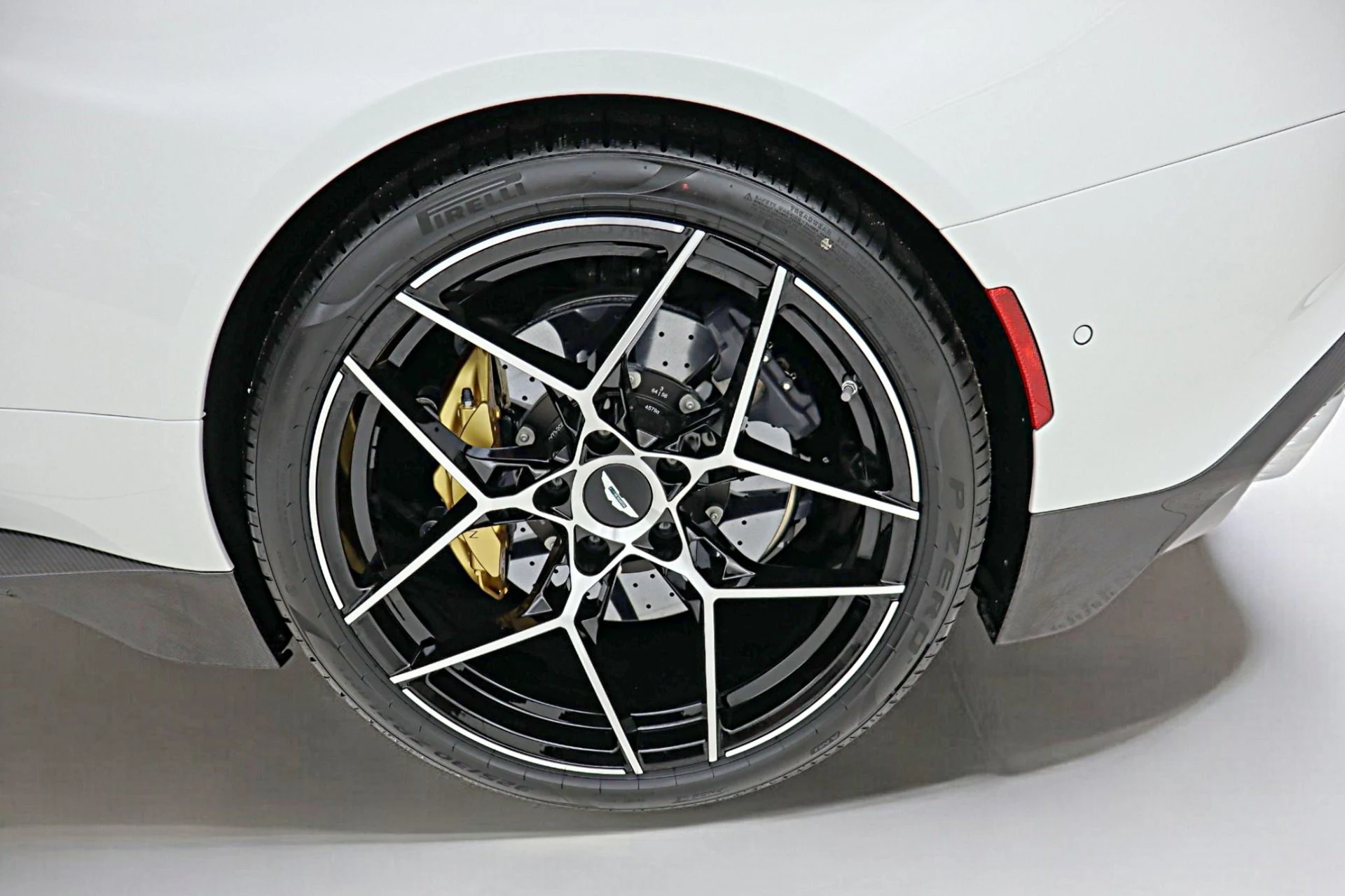 mph066_1171072308_New_2026_Aston_Martin_Vanquish_Volante_94d9bf820b