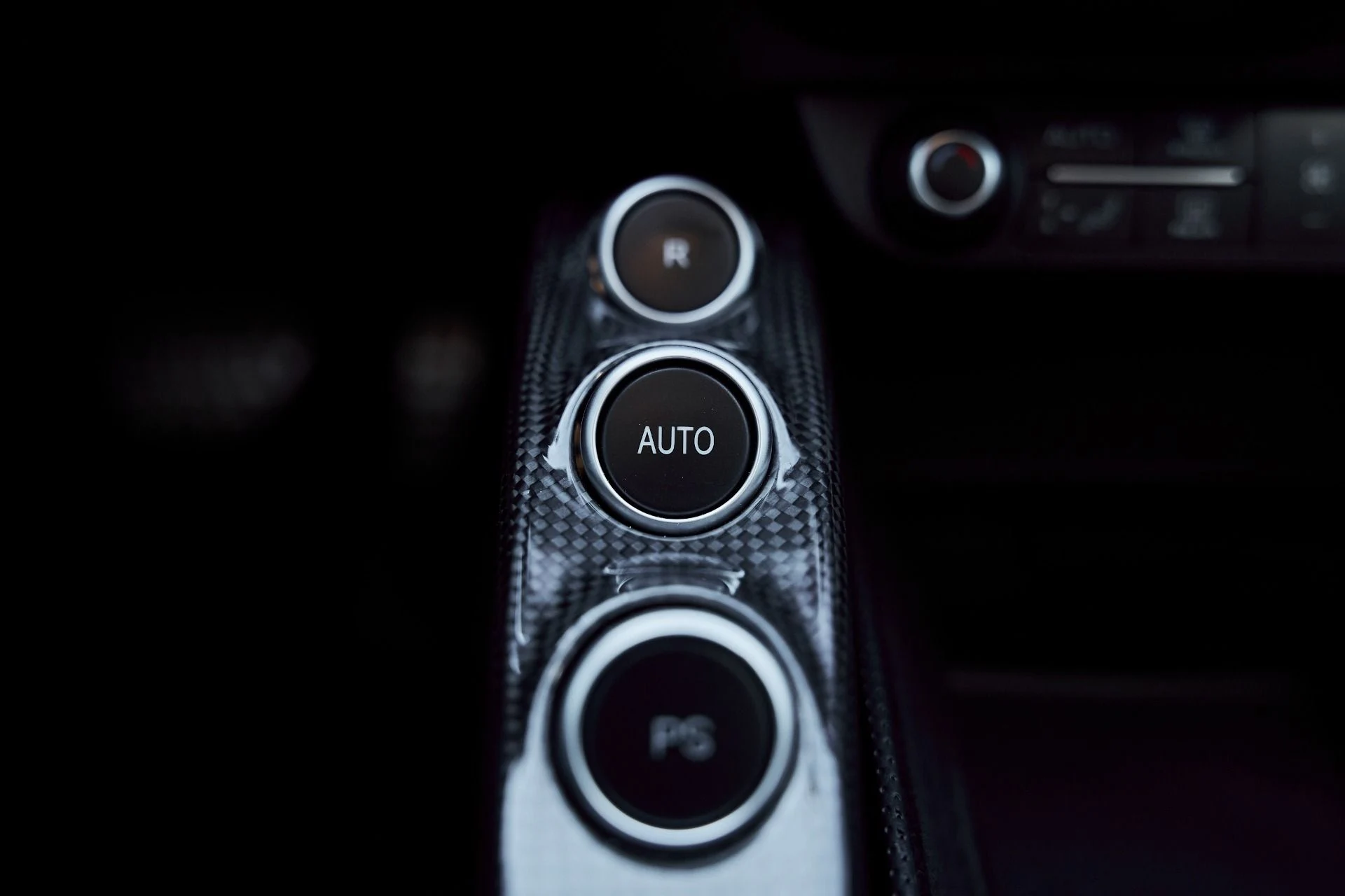 mph066_1198648147_Used_2018_Ferrari_GTC_4_Lusso_T_1770509617_59531653e9