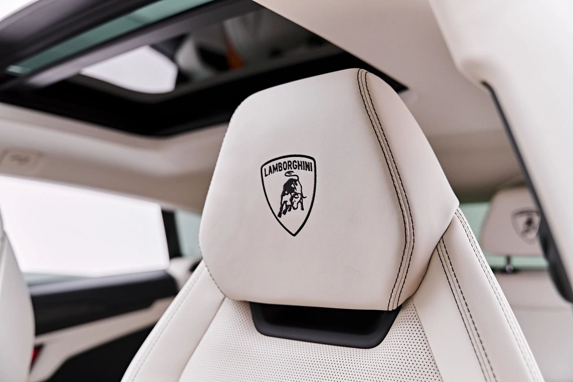 mph066_1272756727_Used_2025_Lamborghini_Urus_SE_1785259003_167246bca2
