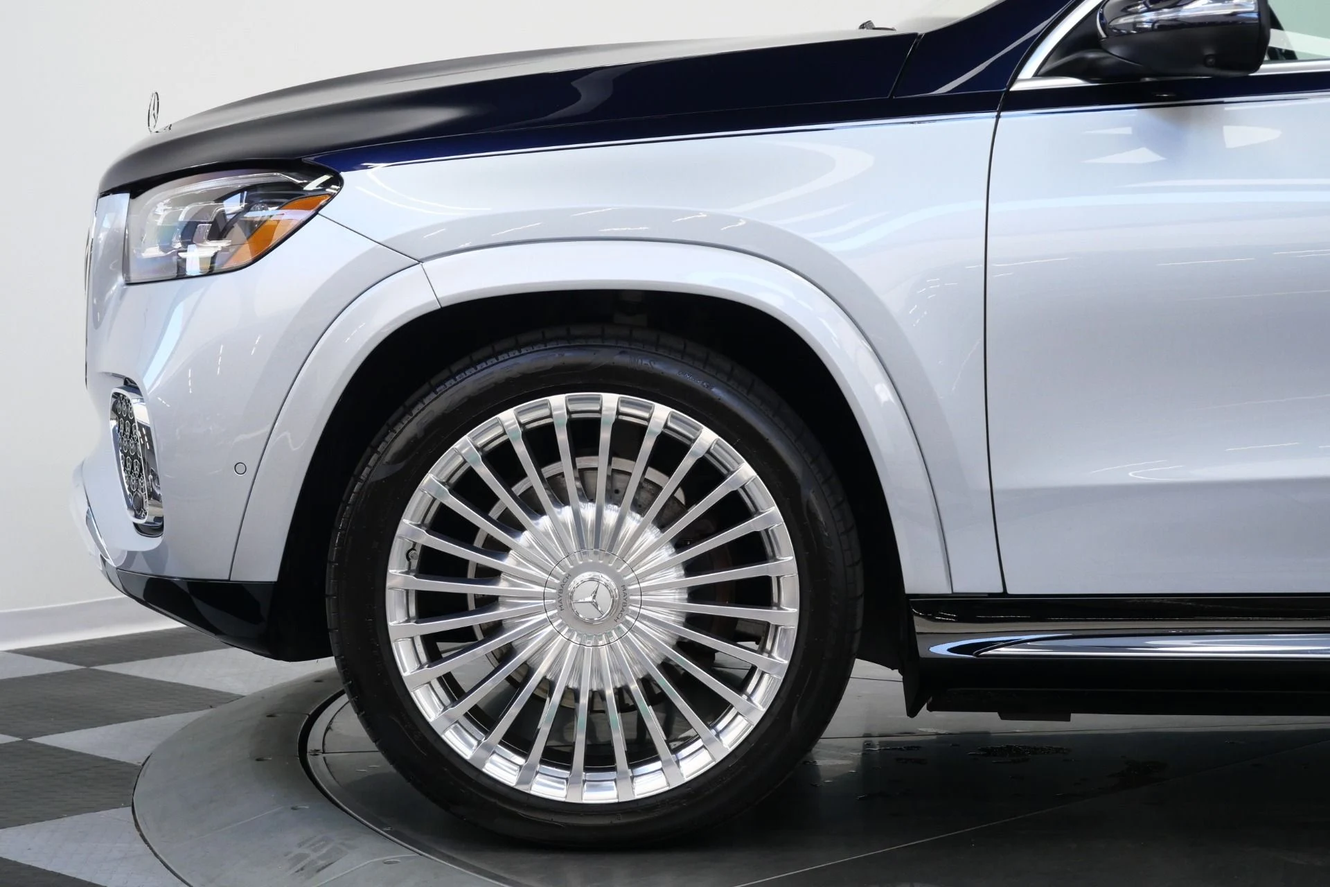 mph066_1305438281_Used_2024_Mercedes_Benz_Maybach_GLS_600_4_MATIC_Factory_Two_Tone_paint_Polished_Wheels_Loaded_1774374618_20ef5b21e7