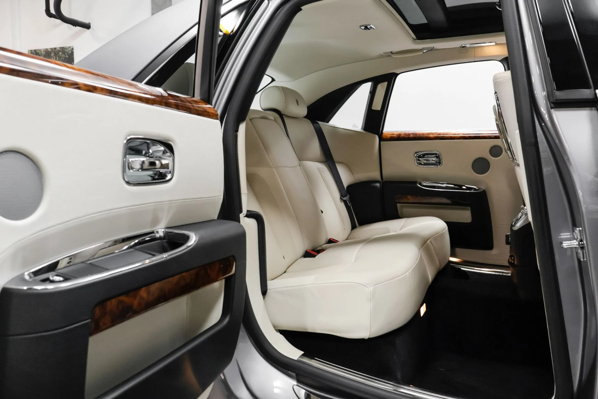 mph066_1306757240_Used_2010_Rolls_Royce_Ghost_1762979242_d45e4f9e53