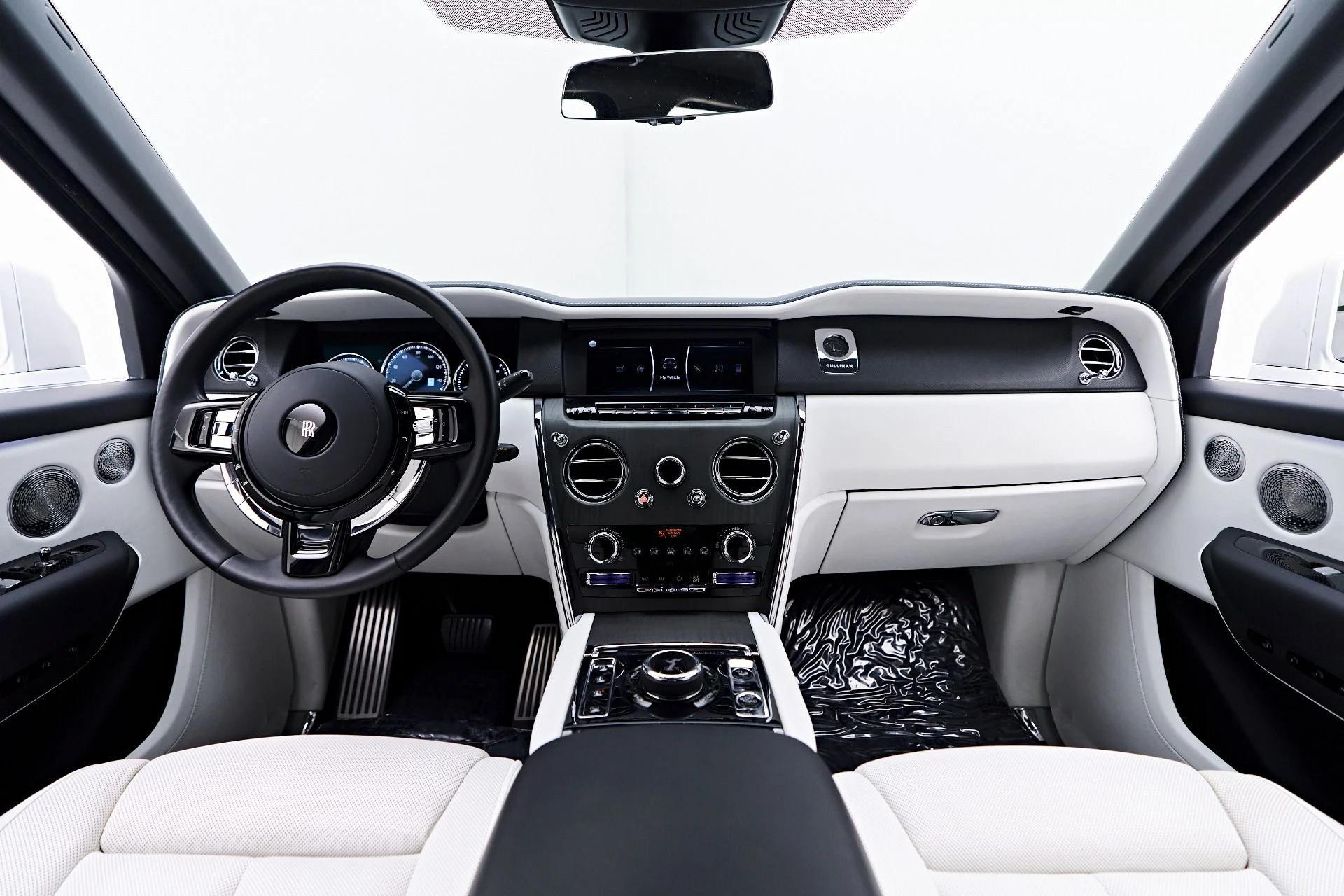 mph066_1346138331_Used_2021_Rolls_Royce_Cullinan_Base_1753128253_8732982ecb